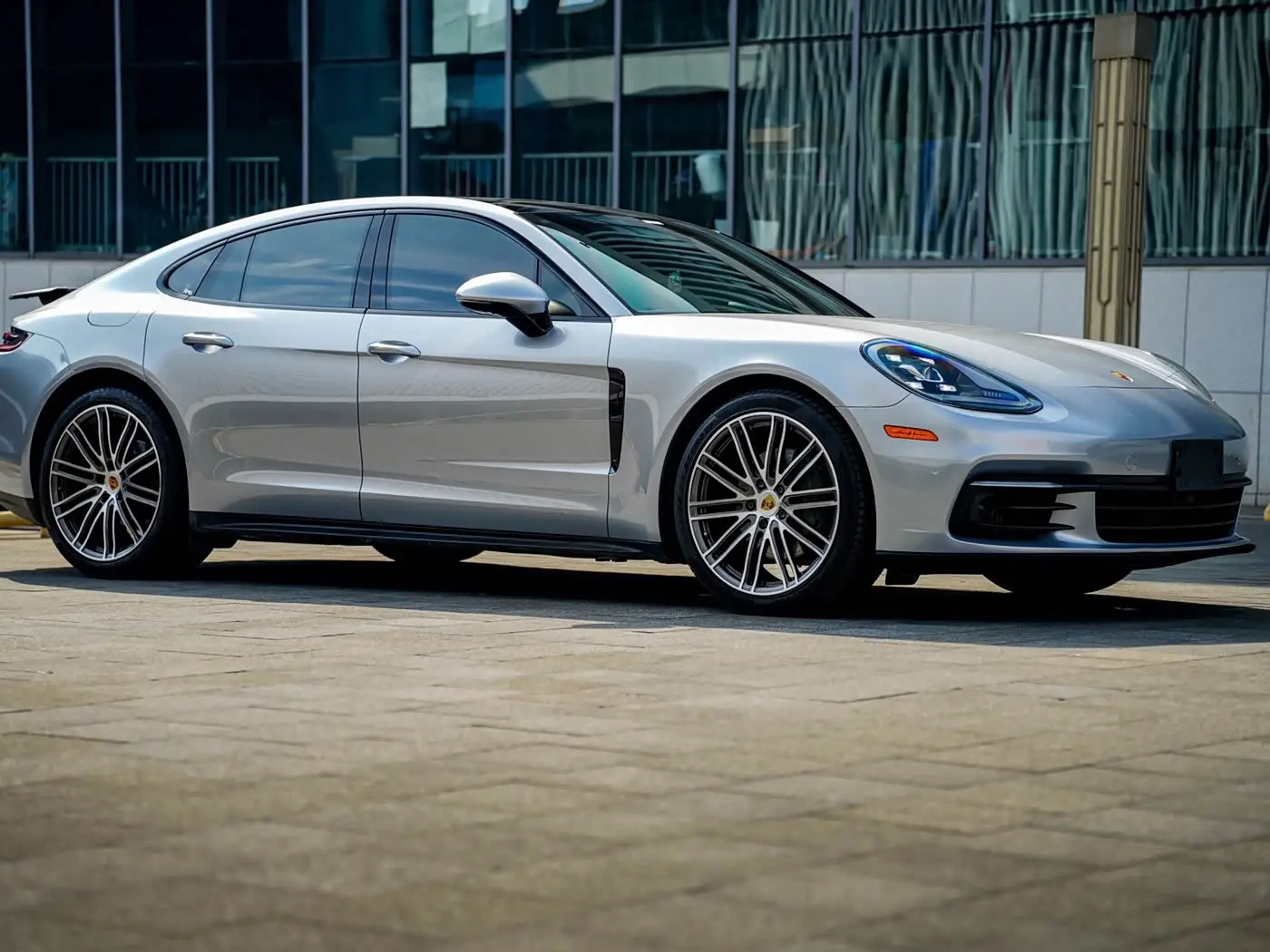 Porsche Panamera 2018 — Фото 2/20