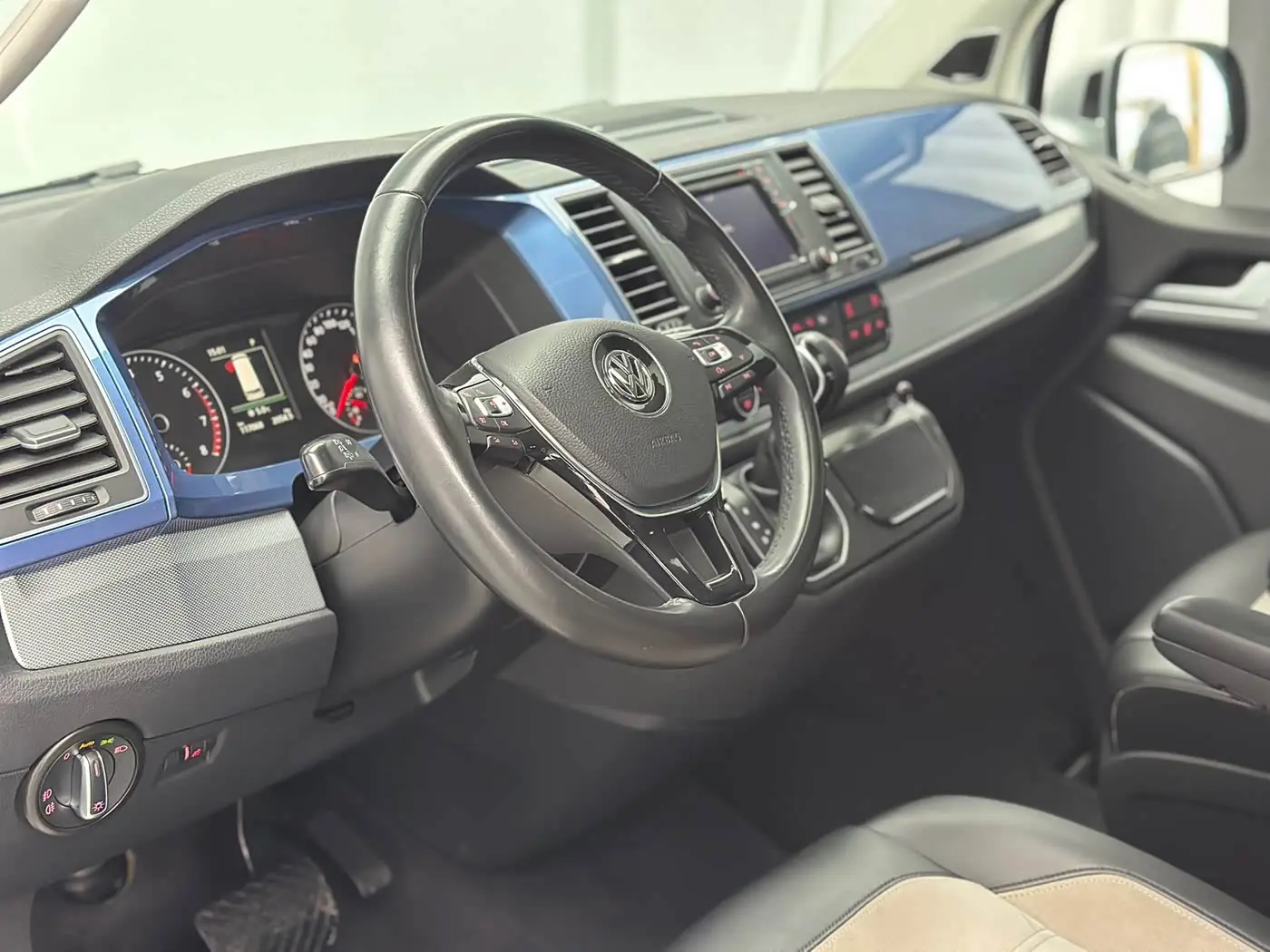 Volkswagen Multivan 2018 — Photo 17/20