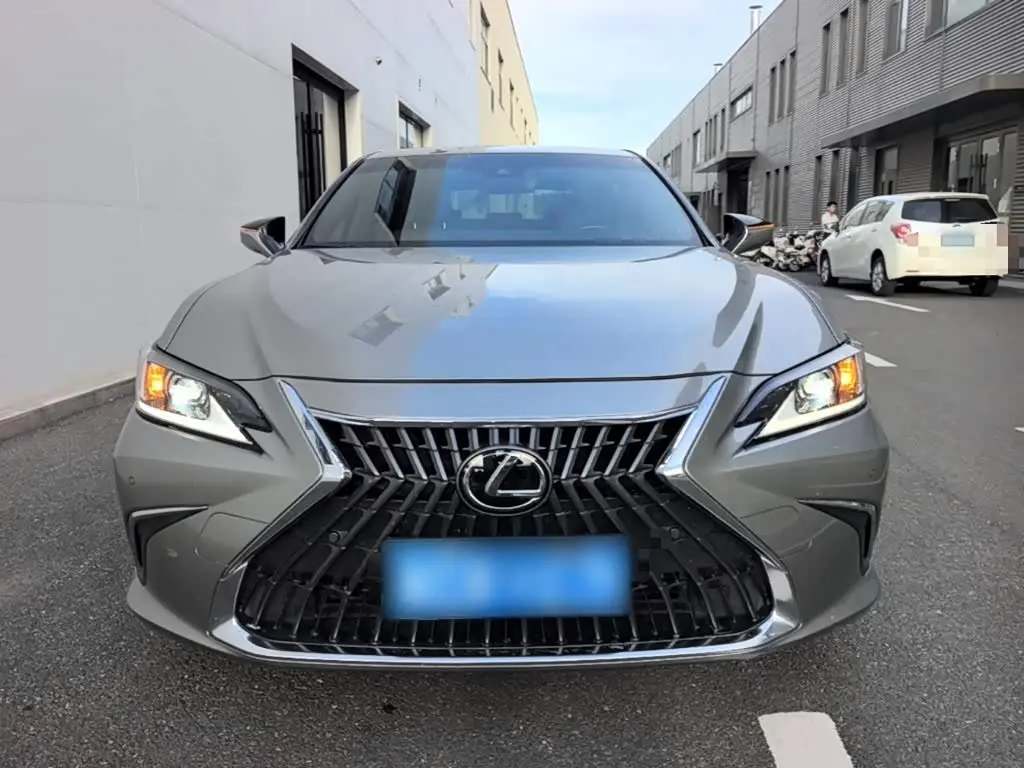 Lexus ES 2023 — Photo 3/20