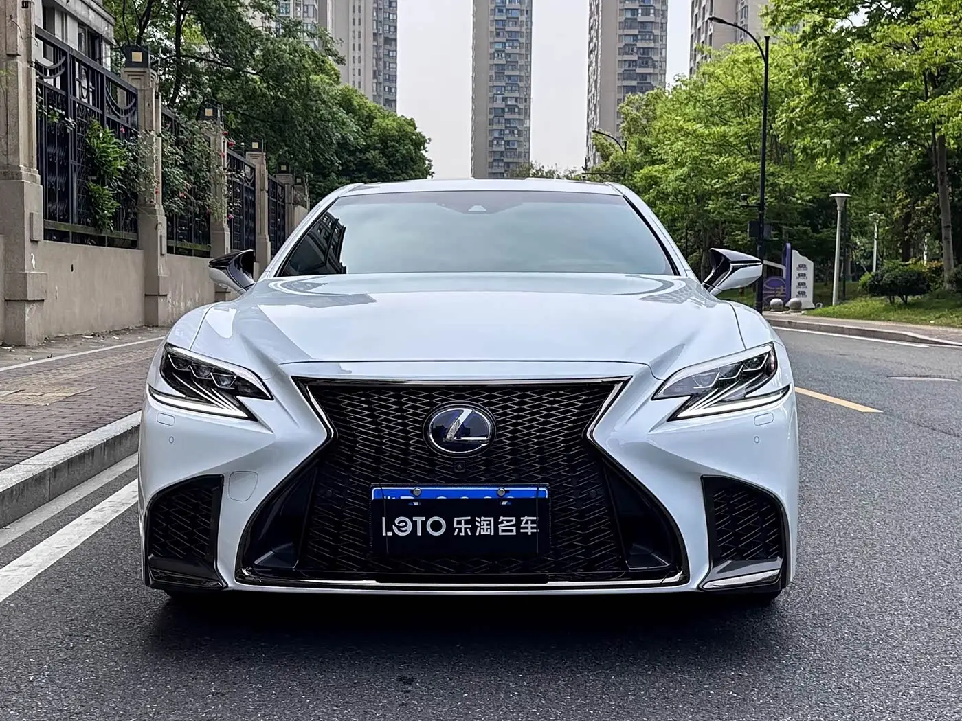 Lexus LS 2020 — Photo 2/19