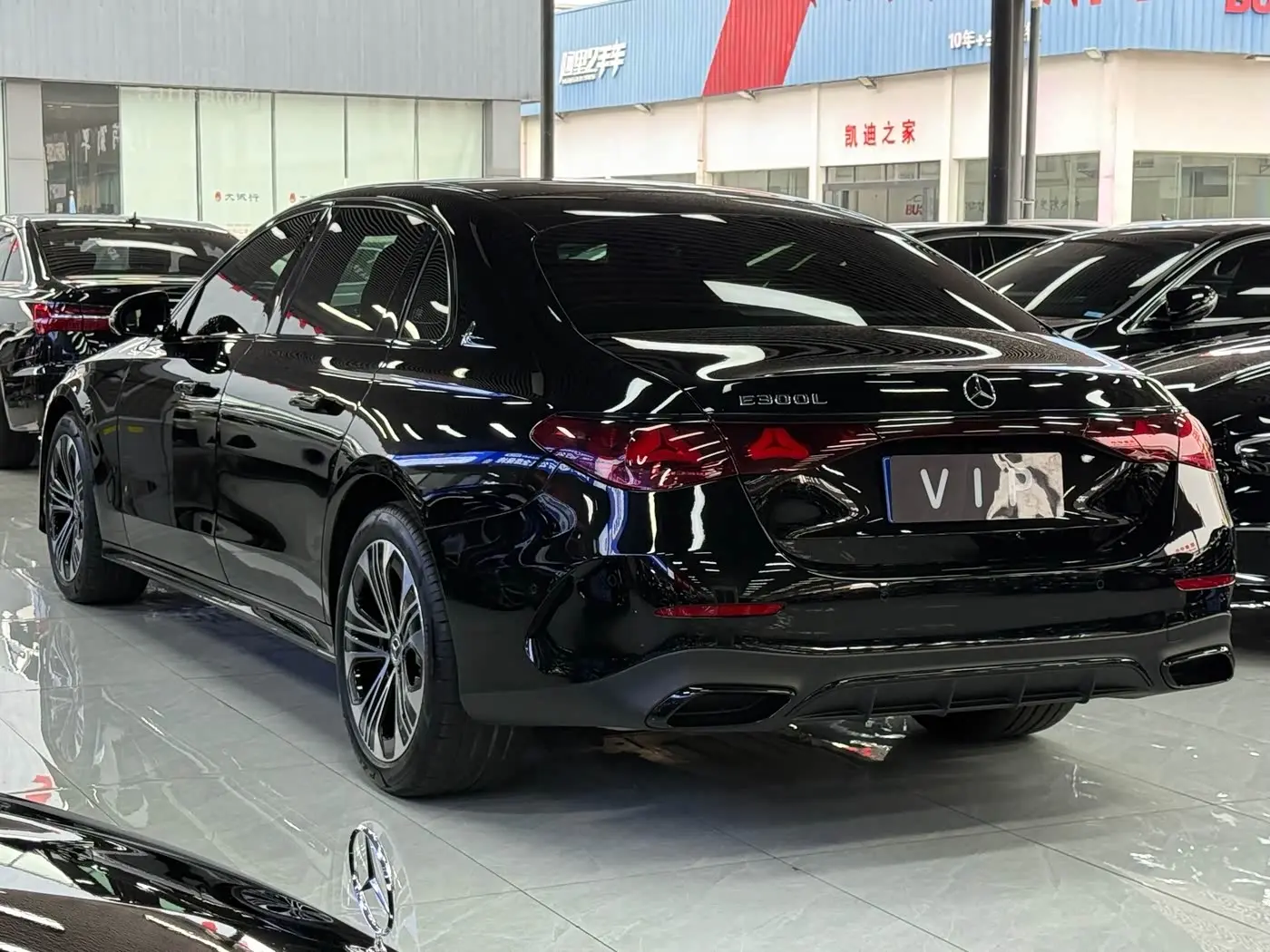 Mercedes-Benz E-Class 2024 — Photo 15/15