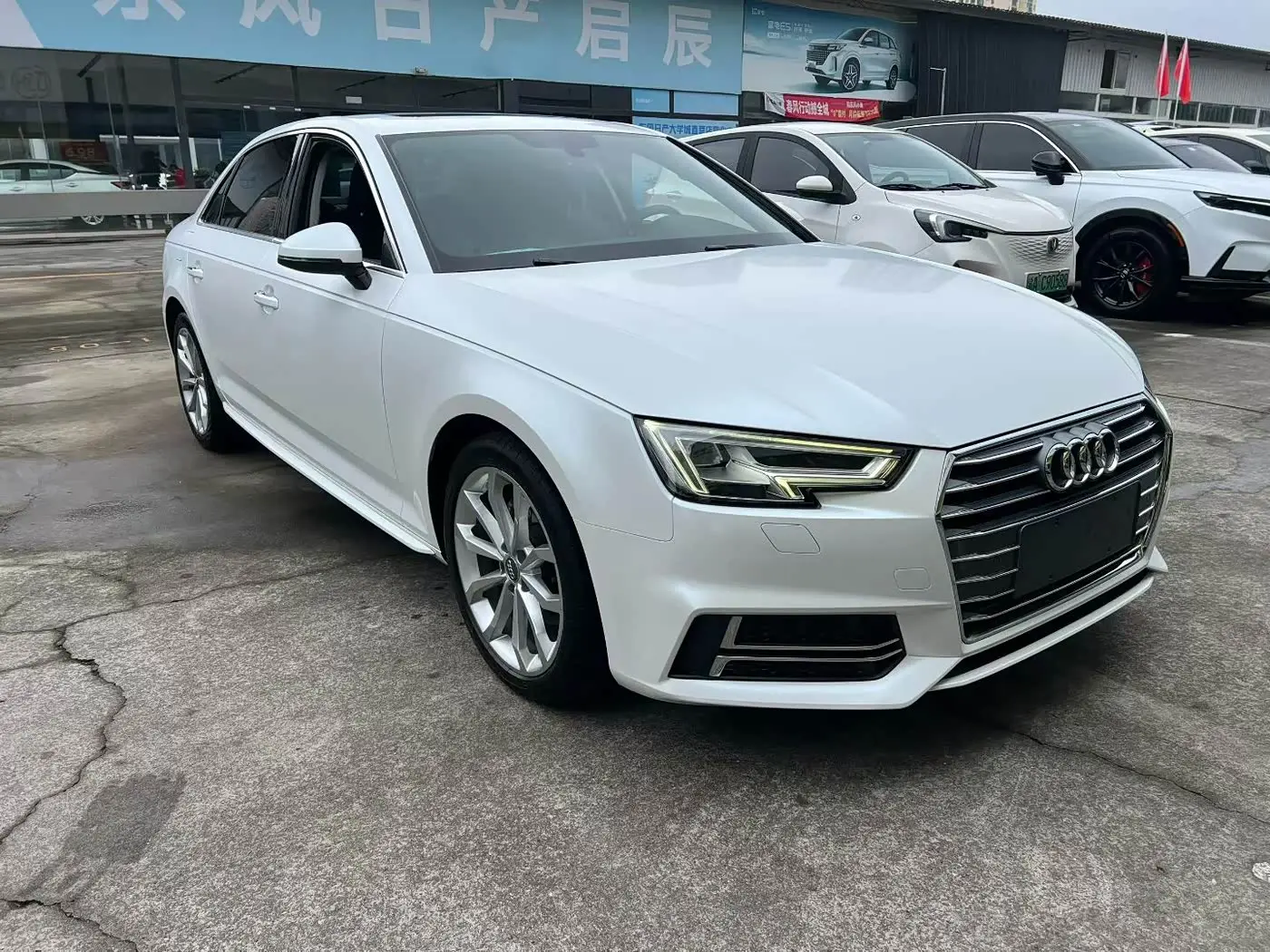 Audi A4L 2018 — Фото 3/9