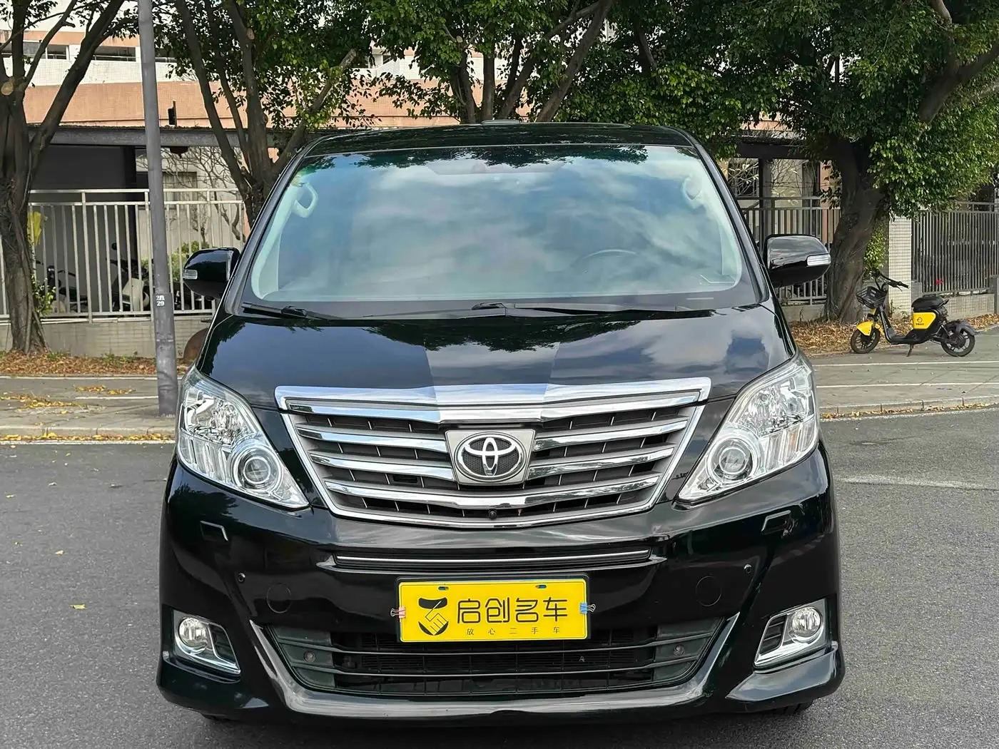 Toyota Alphard 2014 — Photo 2/15