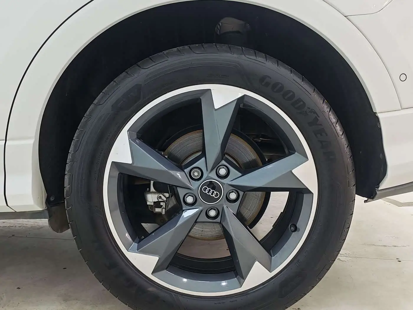 Audi Q3 2022 — ფოტო 17/18