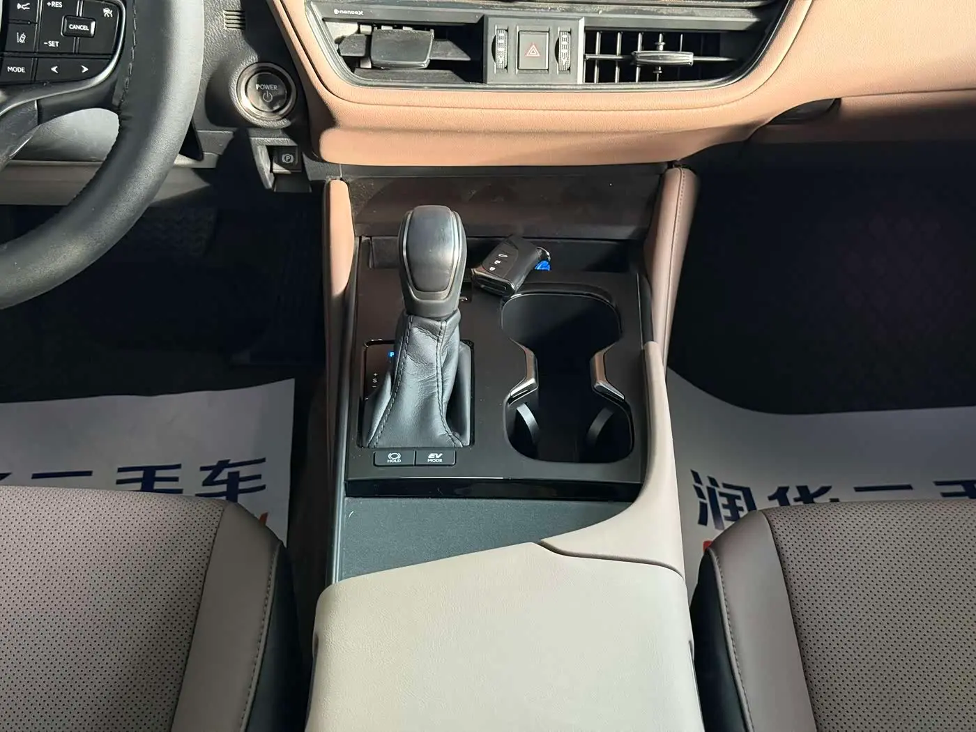 Lexus ES 2025 — Photo 12/16
