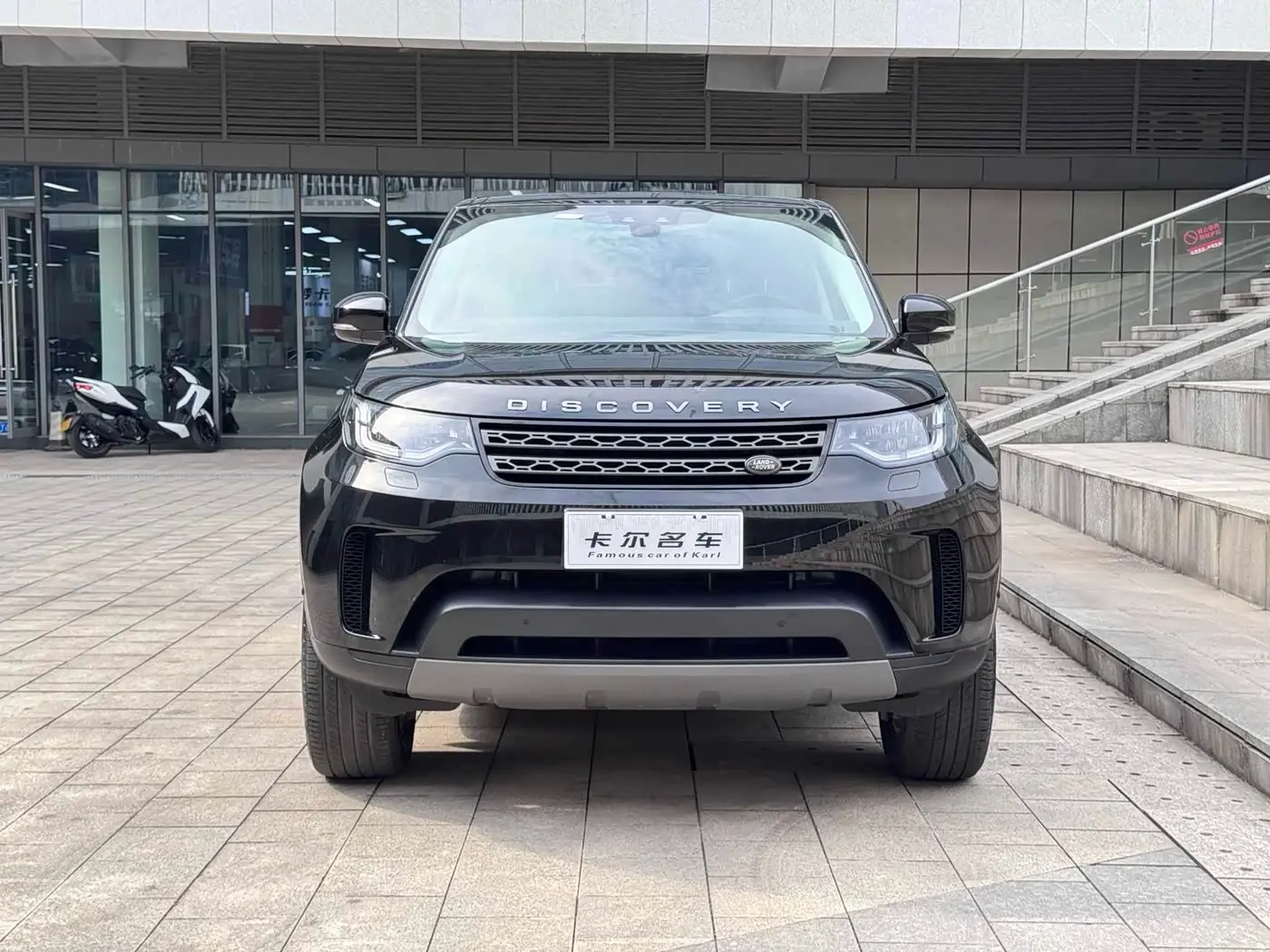 Land Rover Discovery 2019 — Photo 2/13