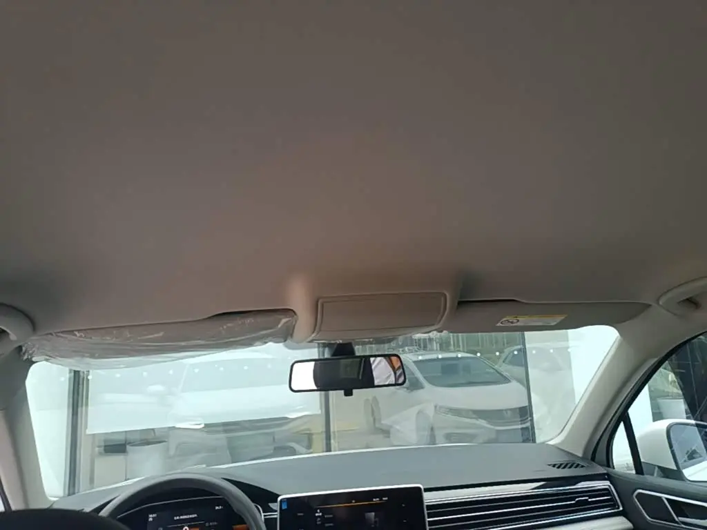 Volkswagen Tiguan L 2022 — Photo 18/20