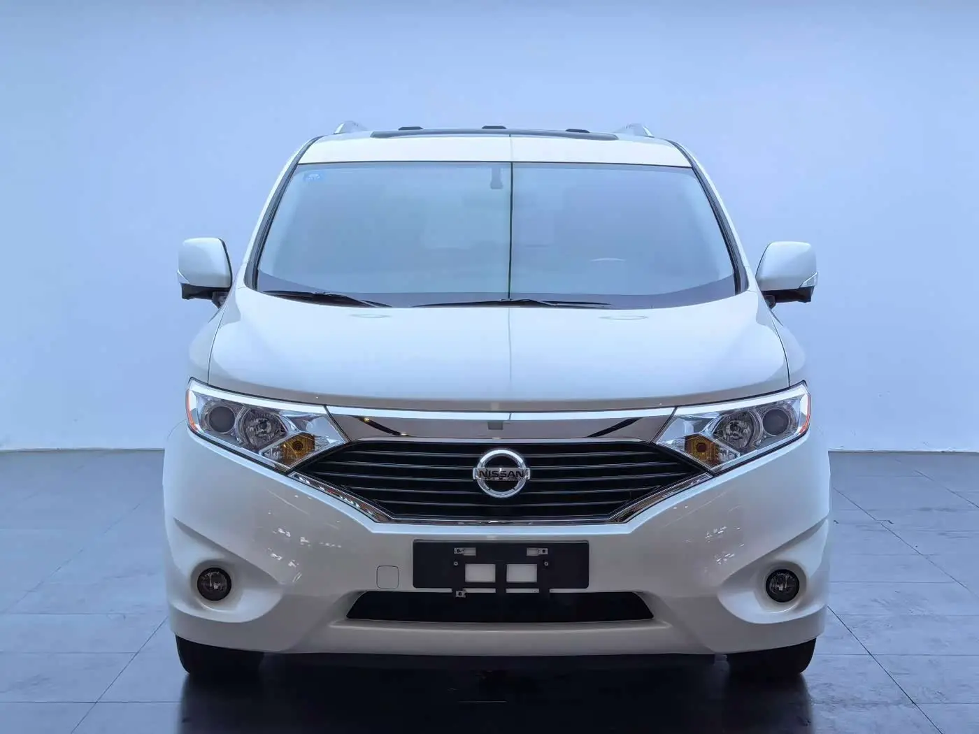 Nissan Quest 2017 — Photo 1/9