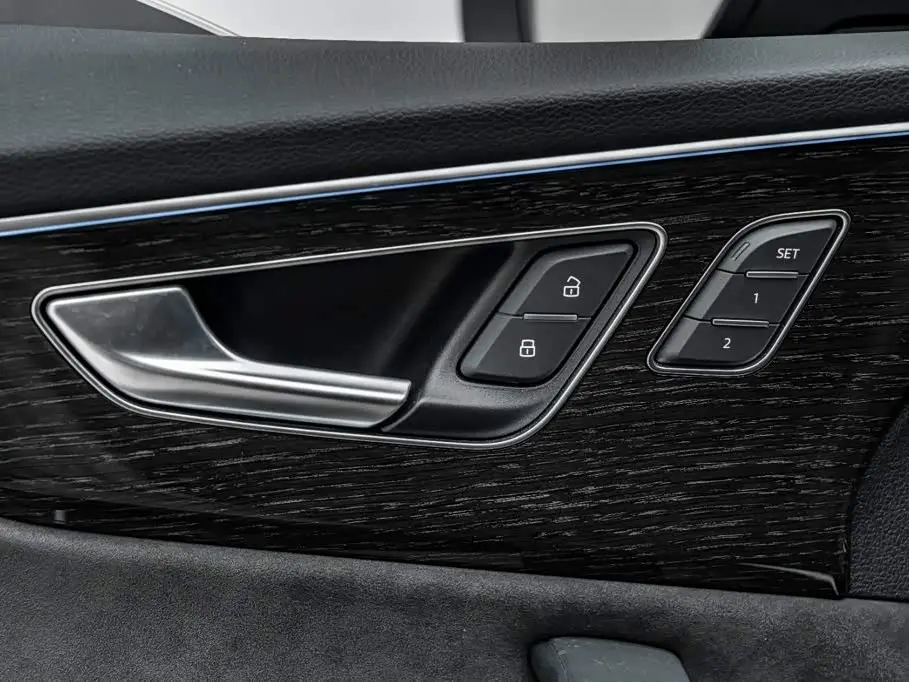 Audi Q8 2020 — Photo 19/20