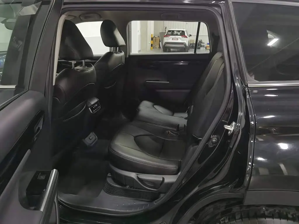 Toyota Highlander 2023 — Şəkil 15/20