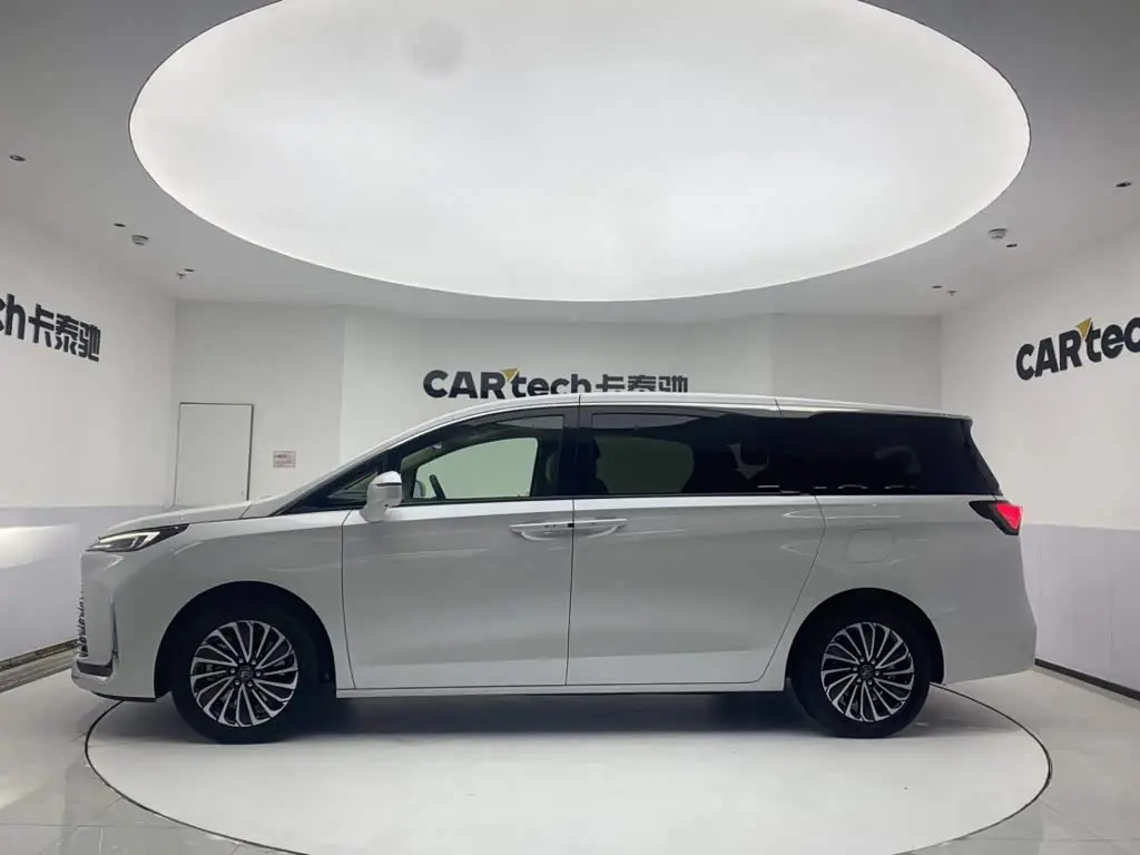 Buick GL8 New Energy 2025 — Photo 8/20