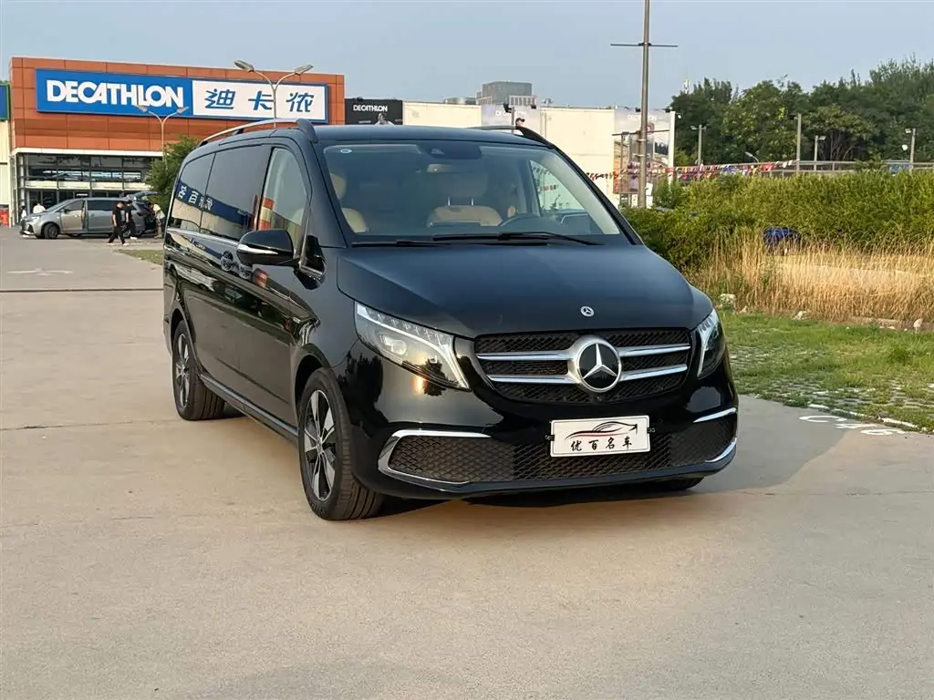 Mercedes-Benz V-Class 2023 — Photo 3/20