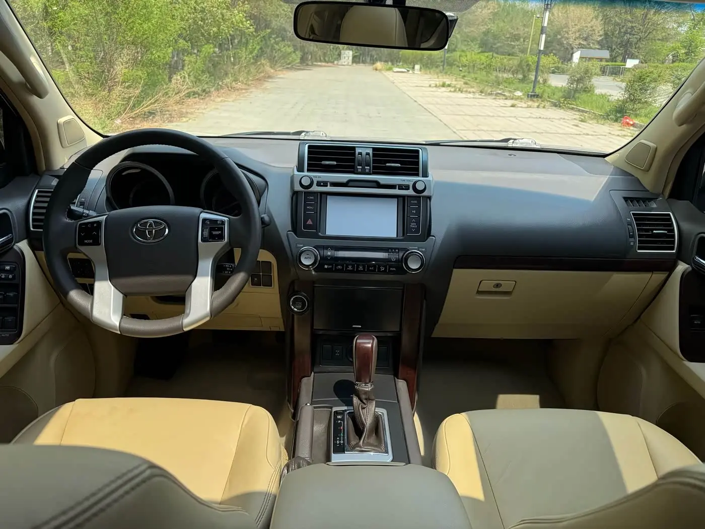 Toyota Prado 2016 — Photo 5/9