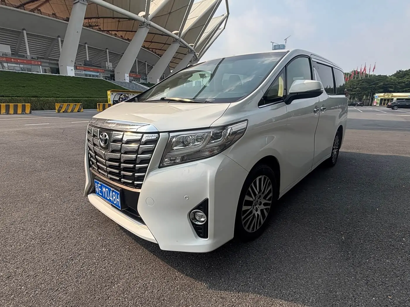 Toyota Alphard 2017 — Фото 1/16