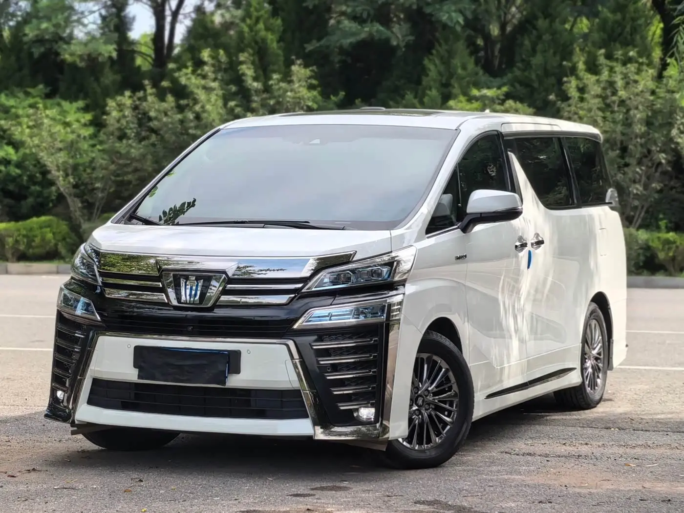 Toyota Vellfire 2021 — Photo 1/20
