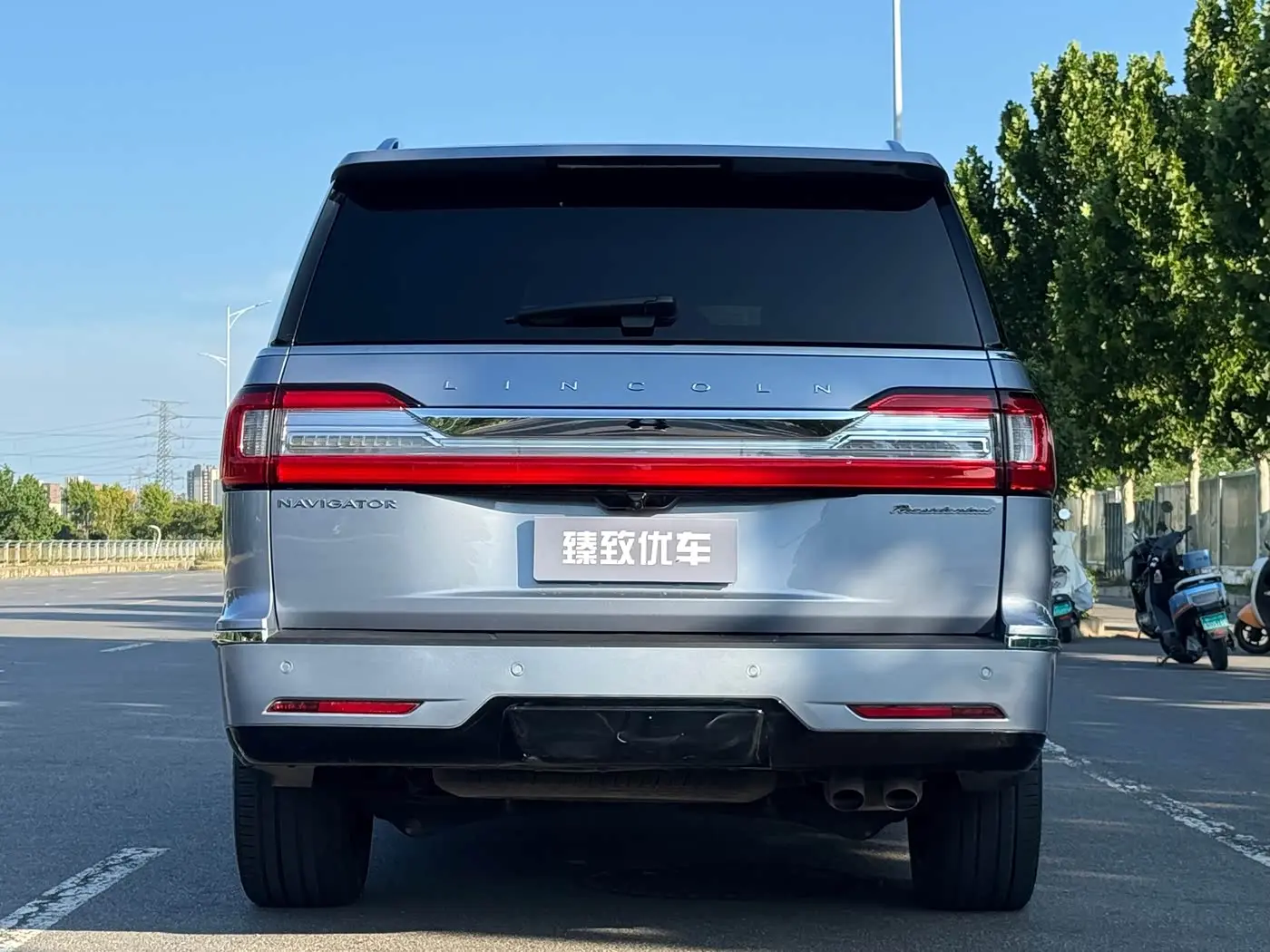Lincoln Navigator 2019 — Photo 8/20