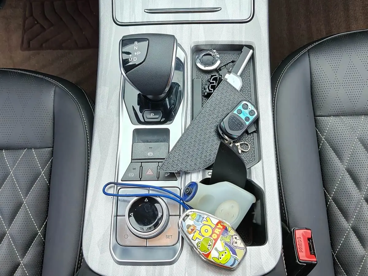 Jetour X70 PLUS 2023 — Photo 14/20