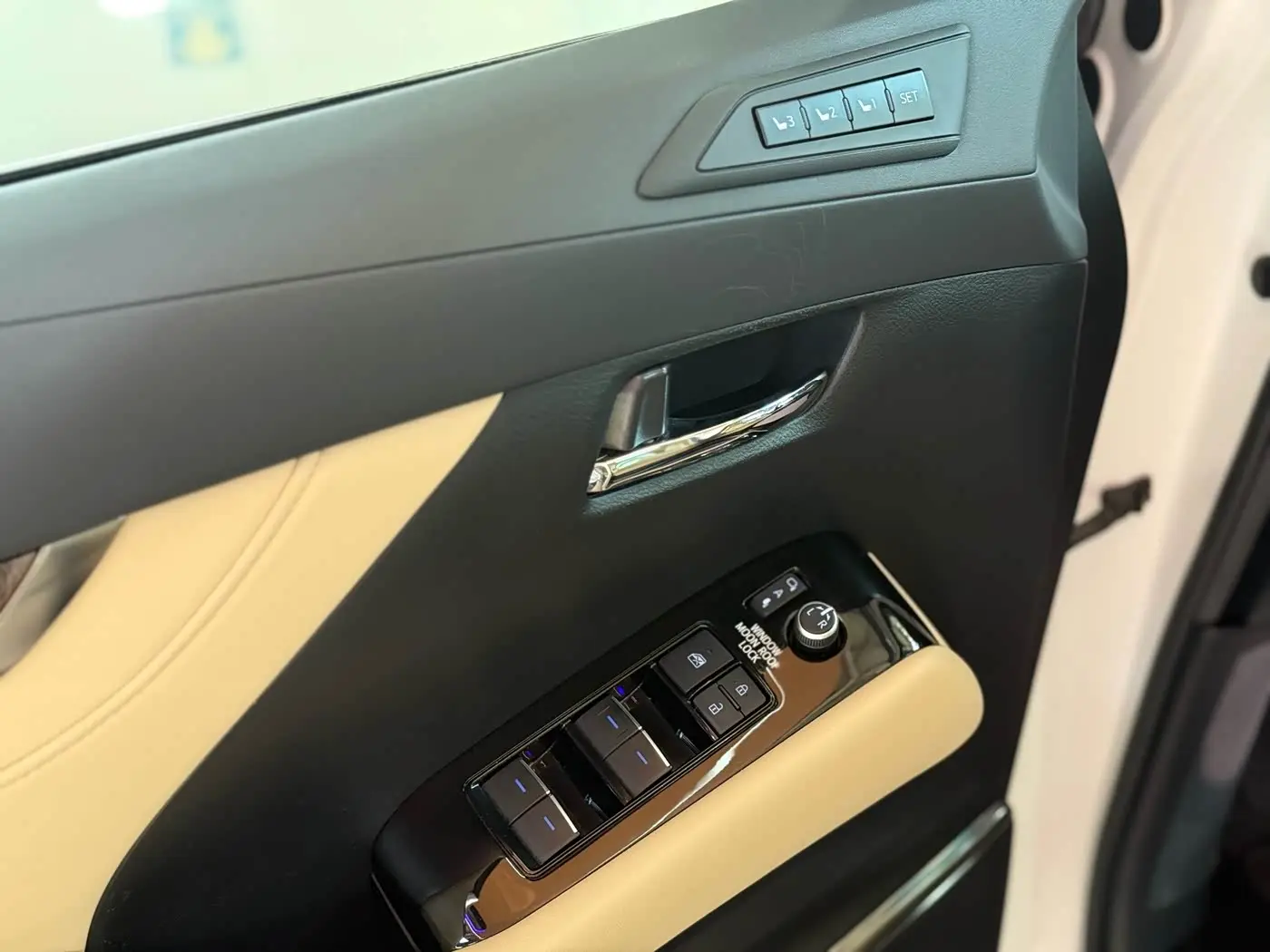 Toyota Alphard 2021 — Photo 7/20