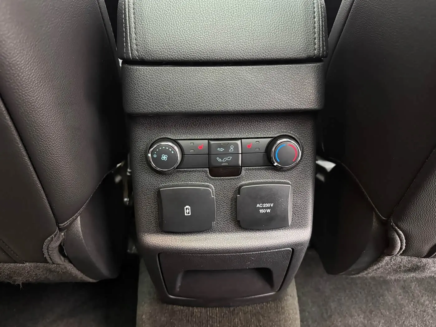 Ford Explorer 2018 — Şəkil 13/18