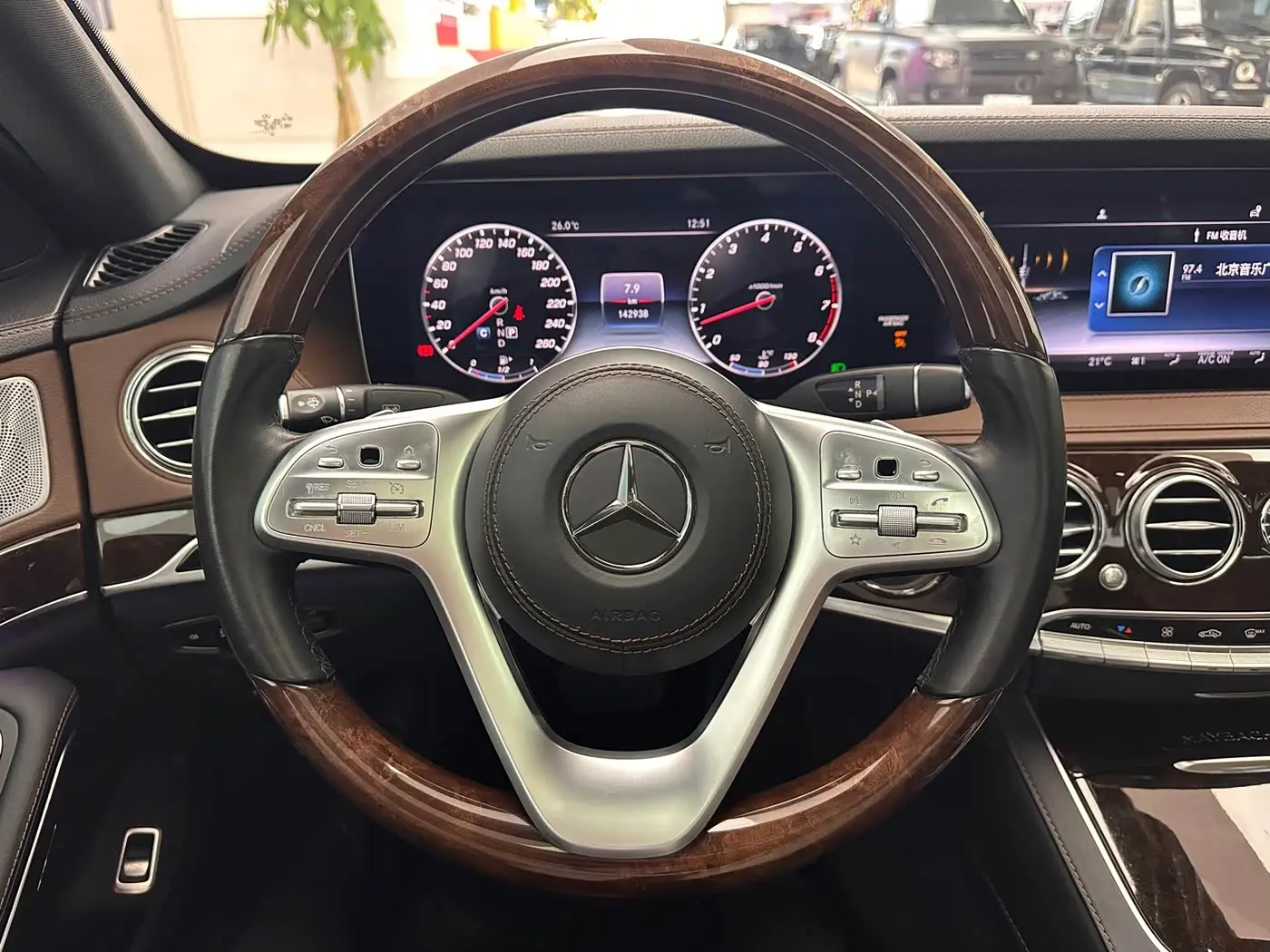 Mercedes-Benz Maybach S-Class 2017 — Photo 12/20