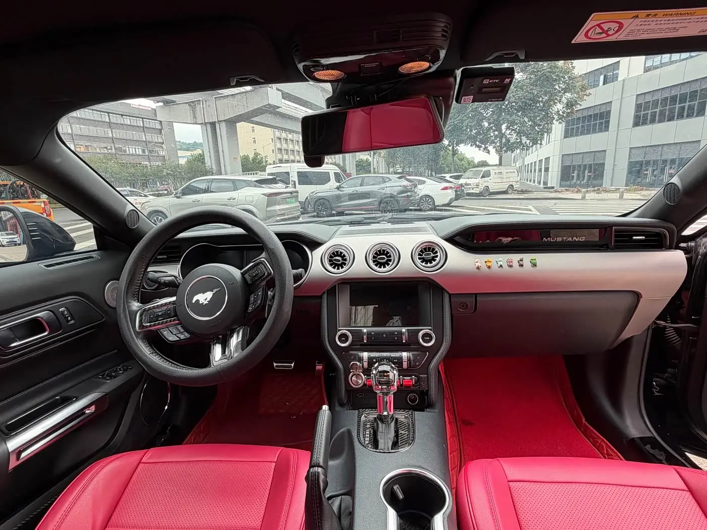 Ford Mustang 2022 — Photo 11/11