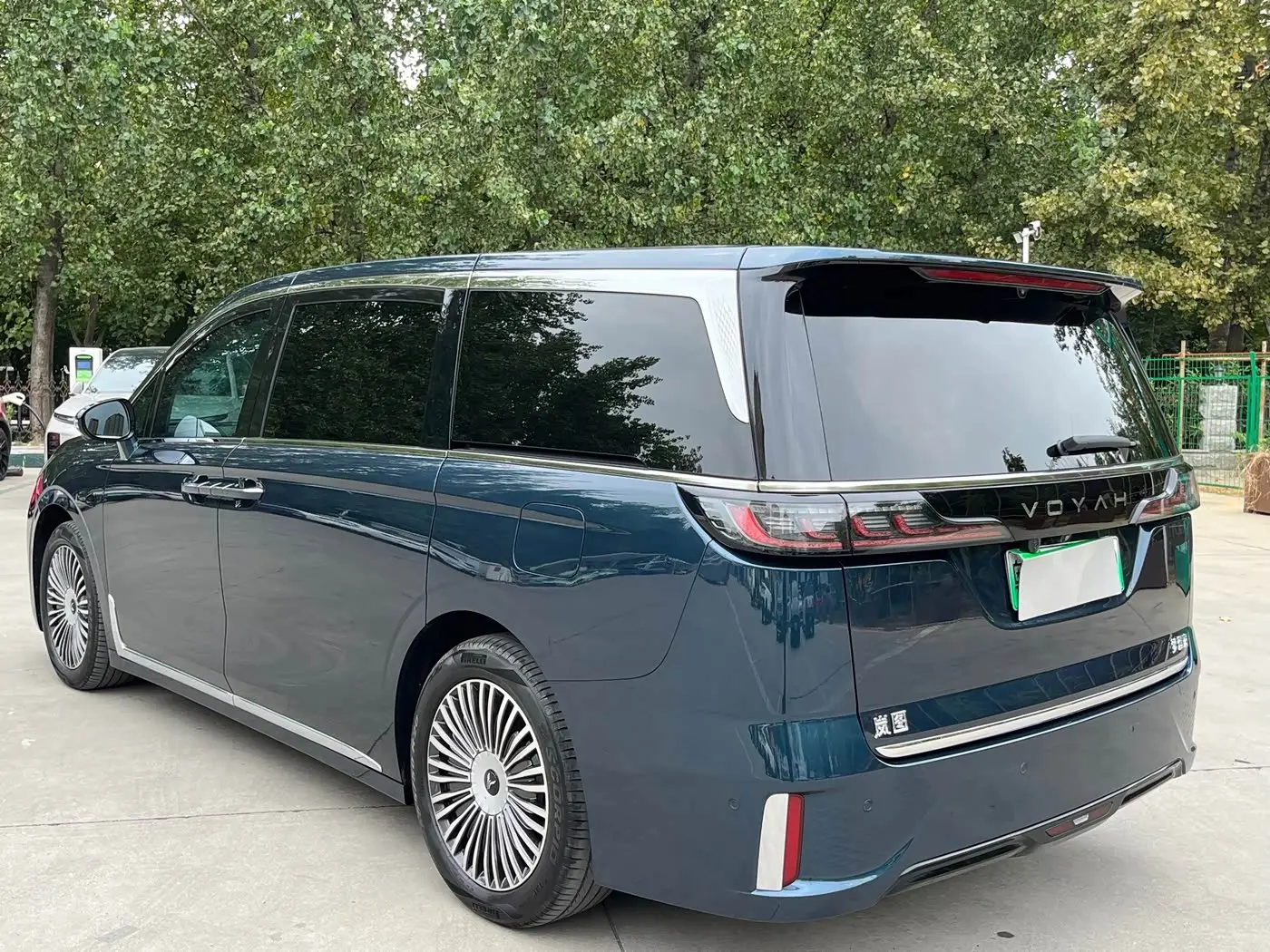 Voyah Auto Voyah Dreamer 2025 — Photo 8/20
