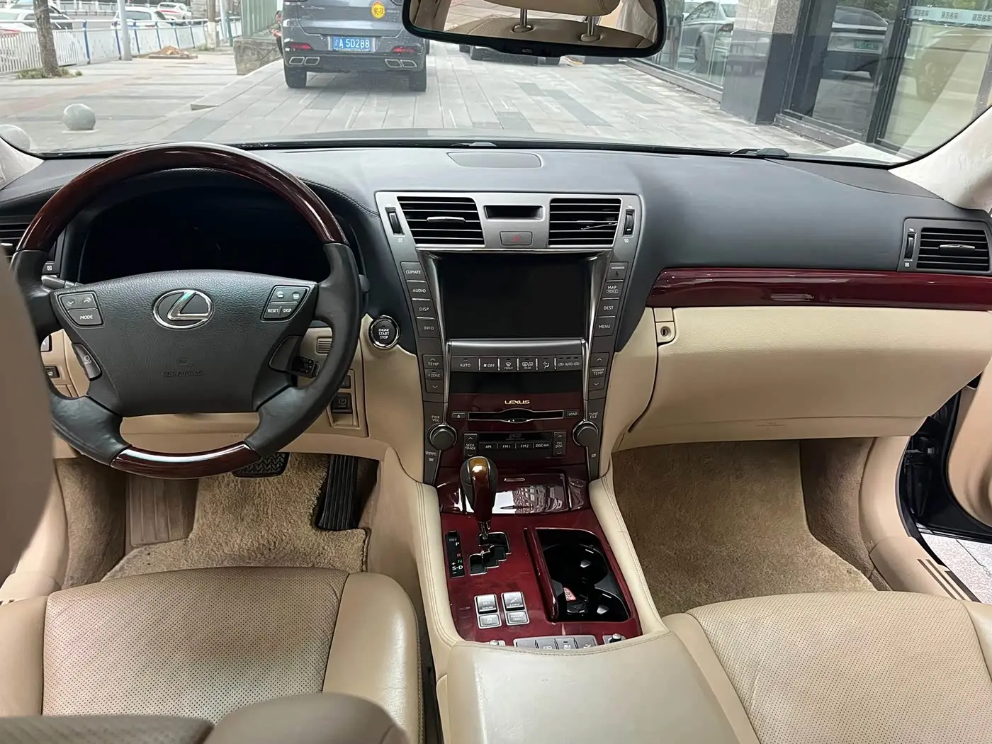 Lexus LS 2008 — Photo 12/15