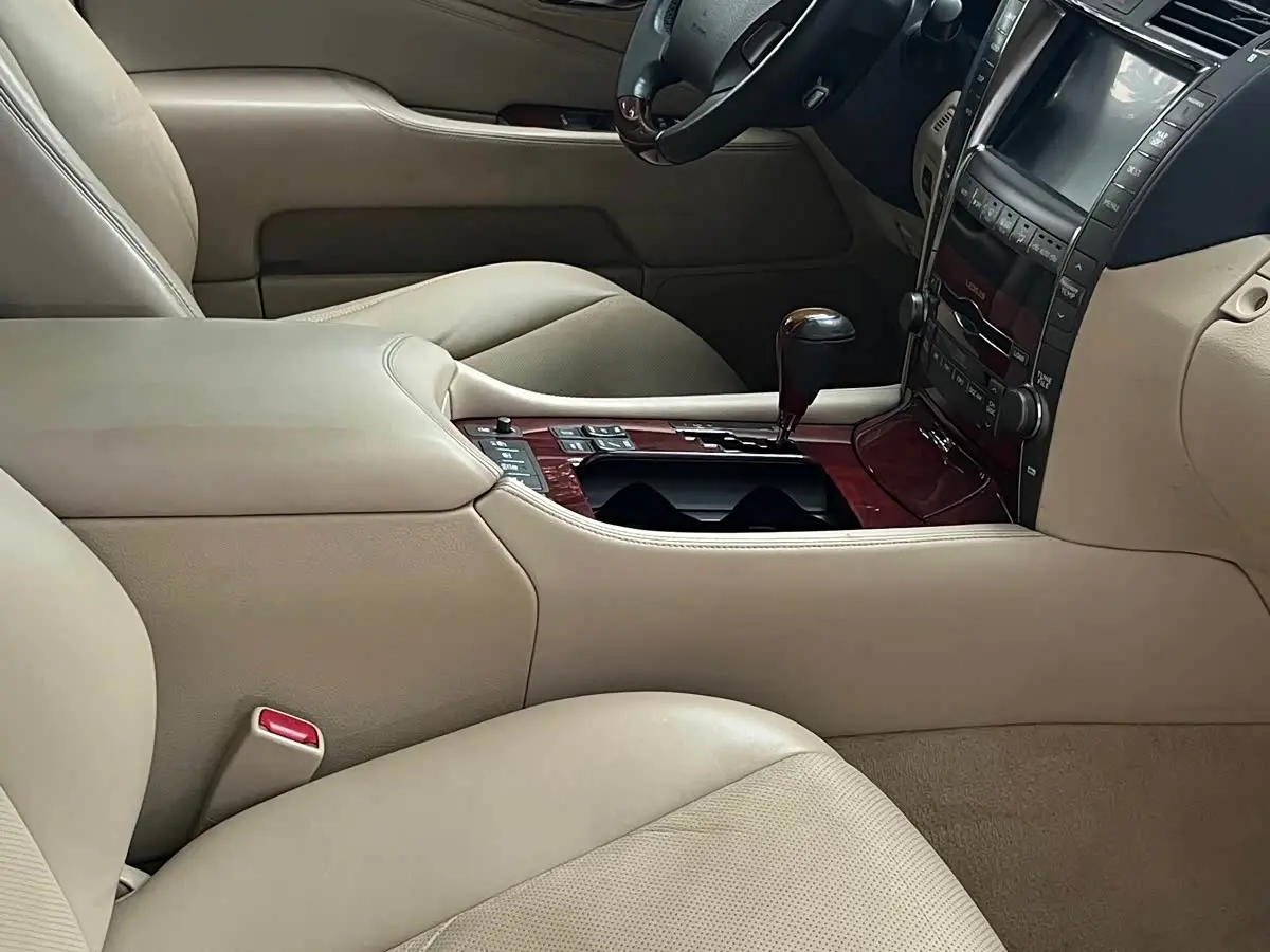 Lexus LS 2008 — Photo 8/15