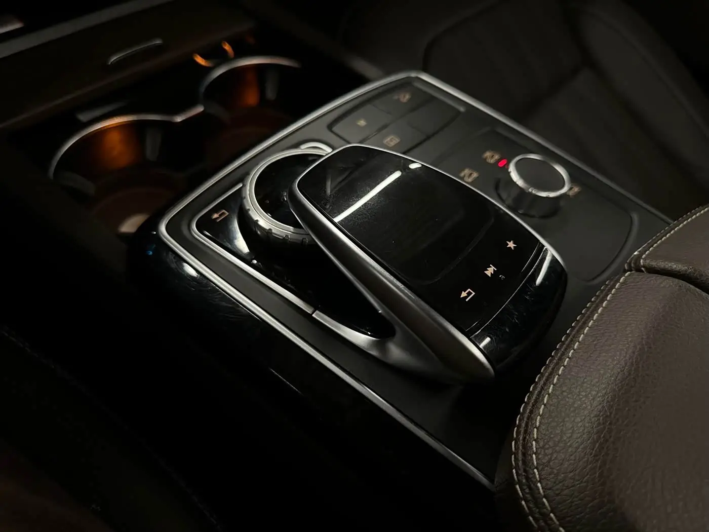 Mercedes-Benz GLE 2017 — Фото 12/20