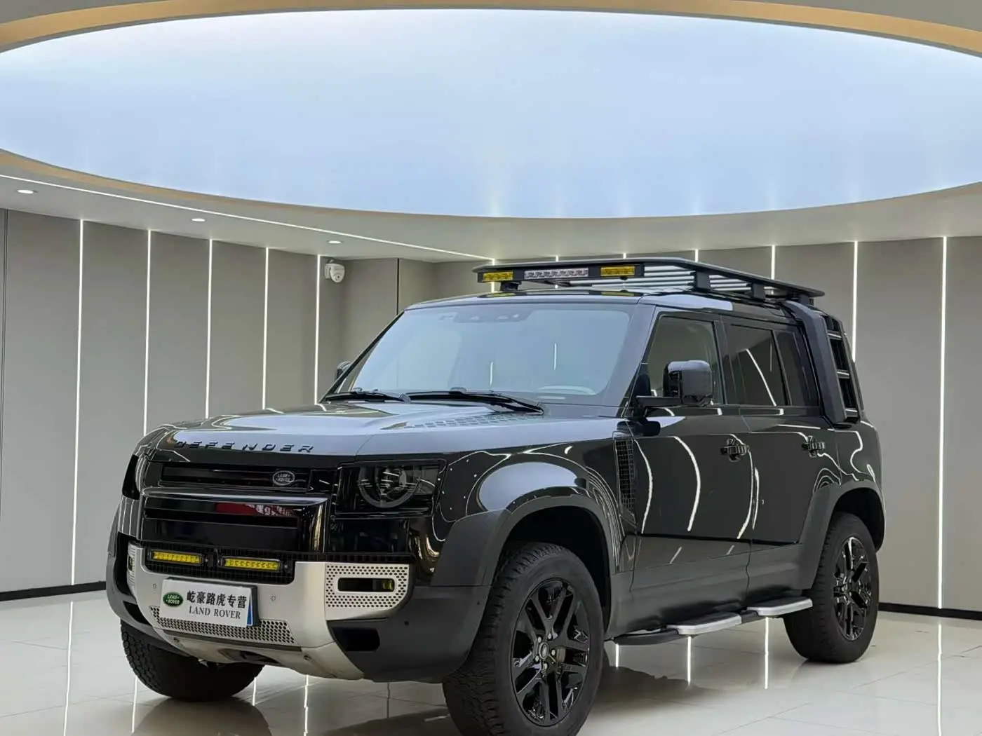 Land Rover Defender 2021 — Фото 1/9