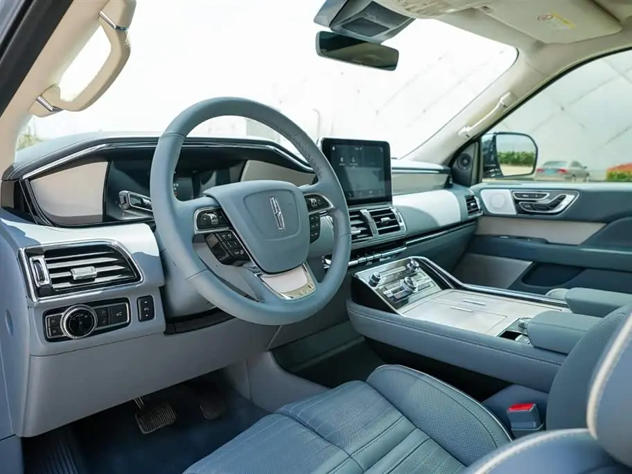 Lincoln Navigator 2019 — Photo 4/20