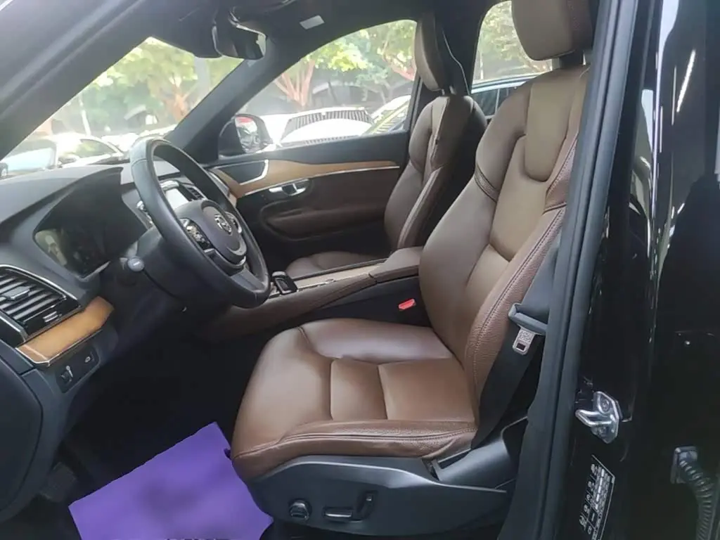 Volvo XC90 2021 — Photo 15/20