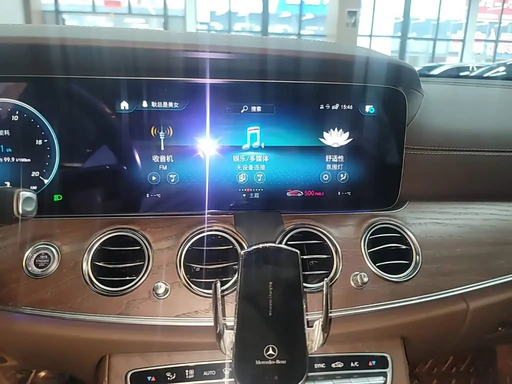 Mercedes-Benz E-Class 2023 — Photo 13/20