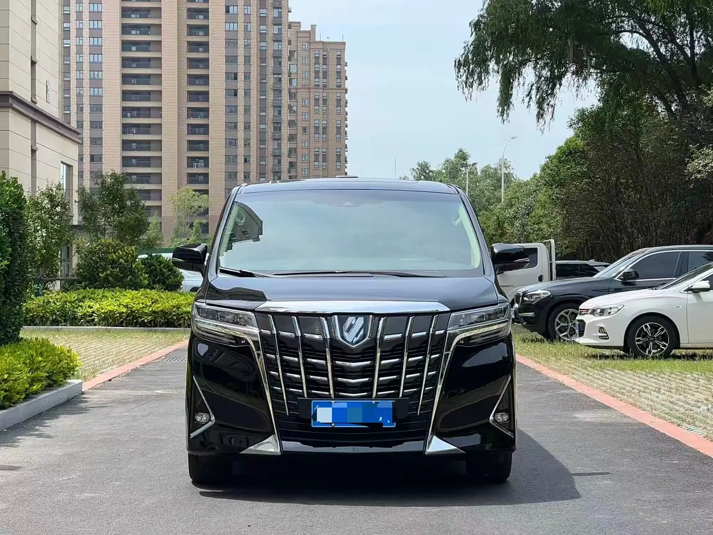 Toyota Alphard 2021 — Photo 2/12