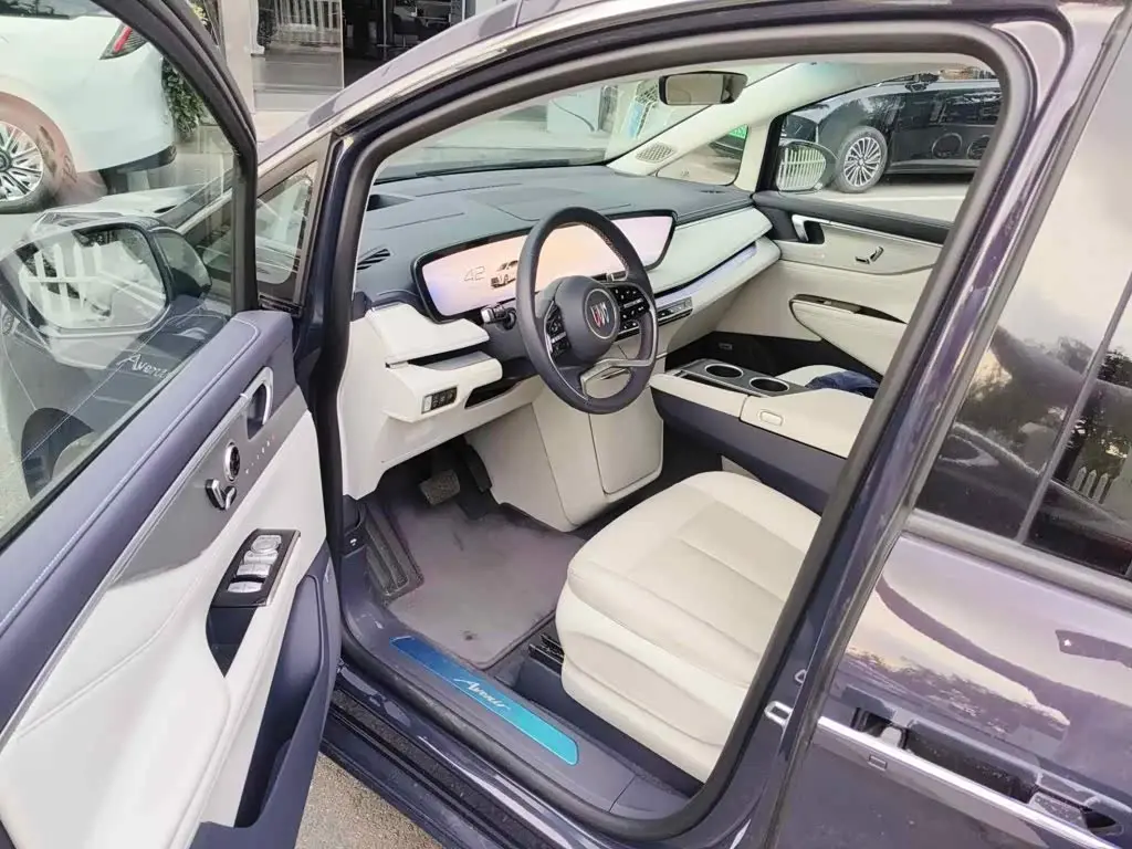 Buick GL8 New Energy 2025 — Photo 8/15