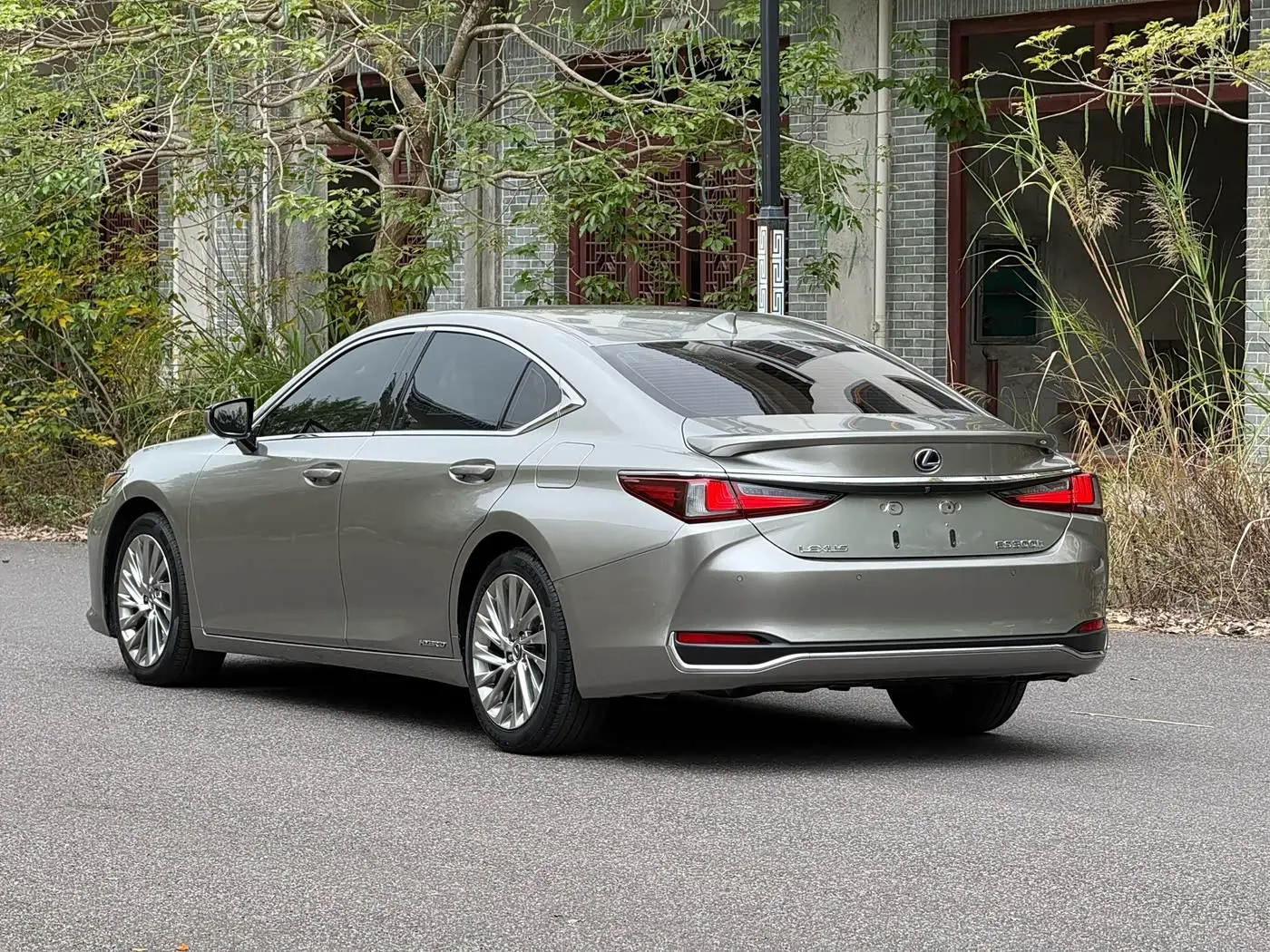 Lexus ES 2020 — Photo 6/20