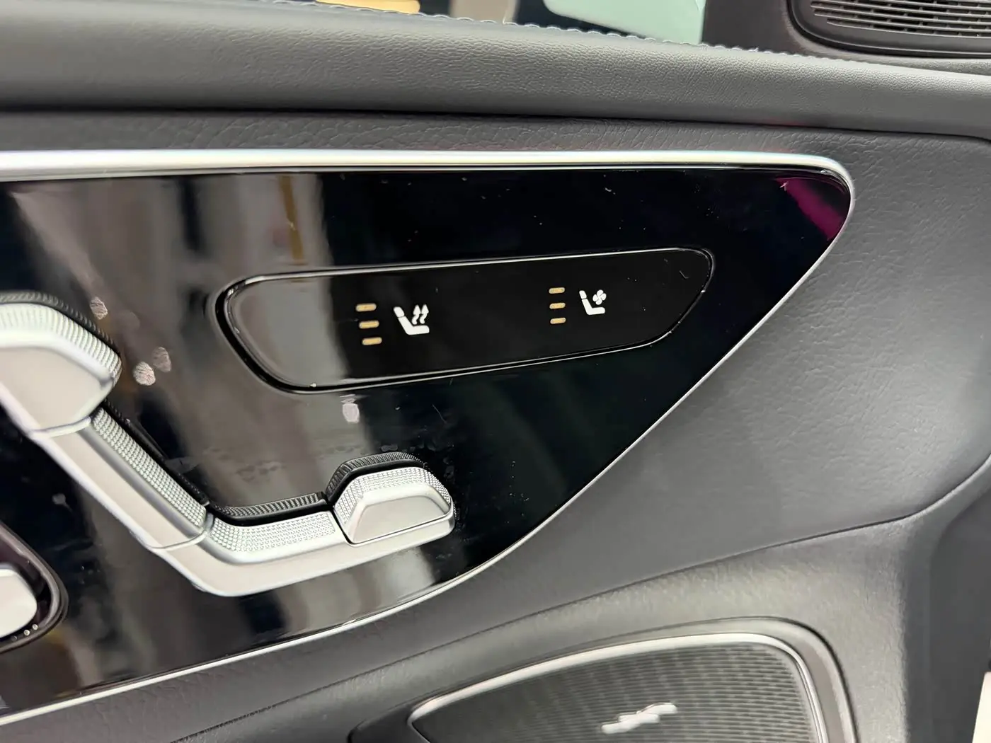 Mercedes-Benz C-Class 2024 — Photo 6/16