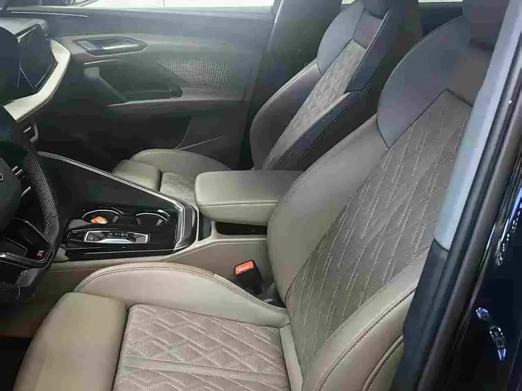 Audi Q5L 2025 — Şəkil 6/7