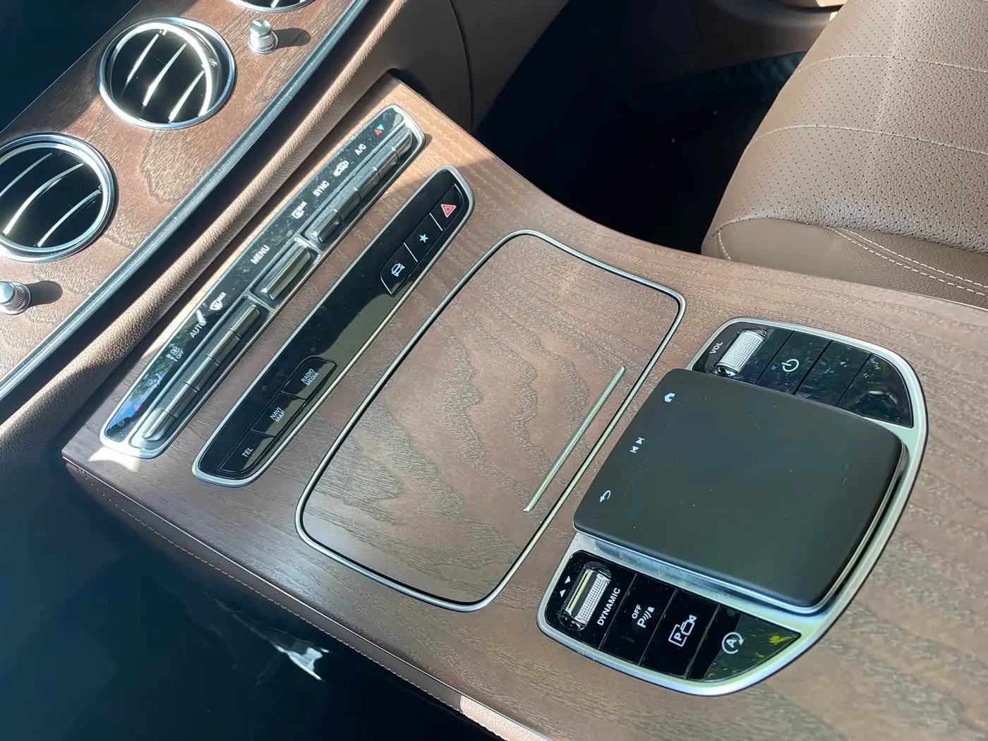 Mercedes-Benz E-Class 2023 — Photo 12/12