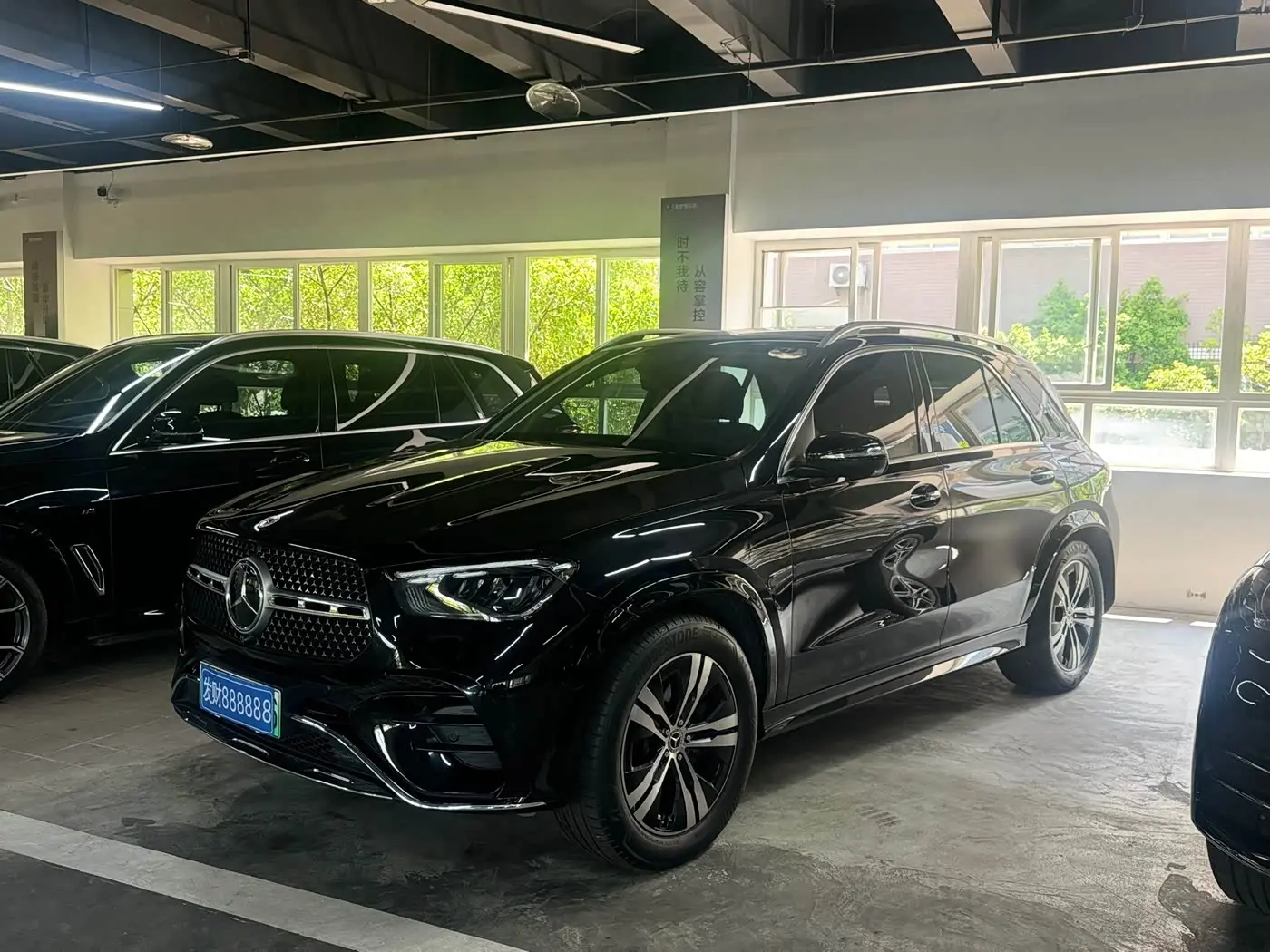 Mercedes-Benz GLE New Energy 2023 — Photo 1/10