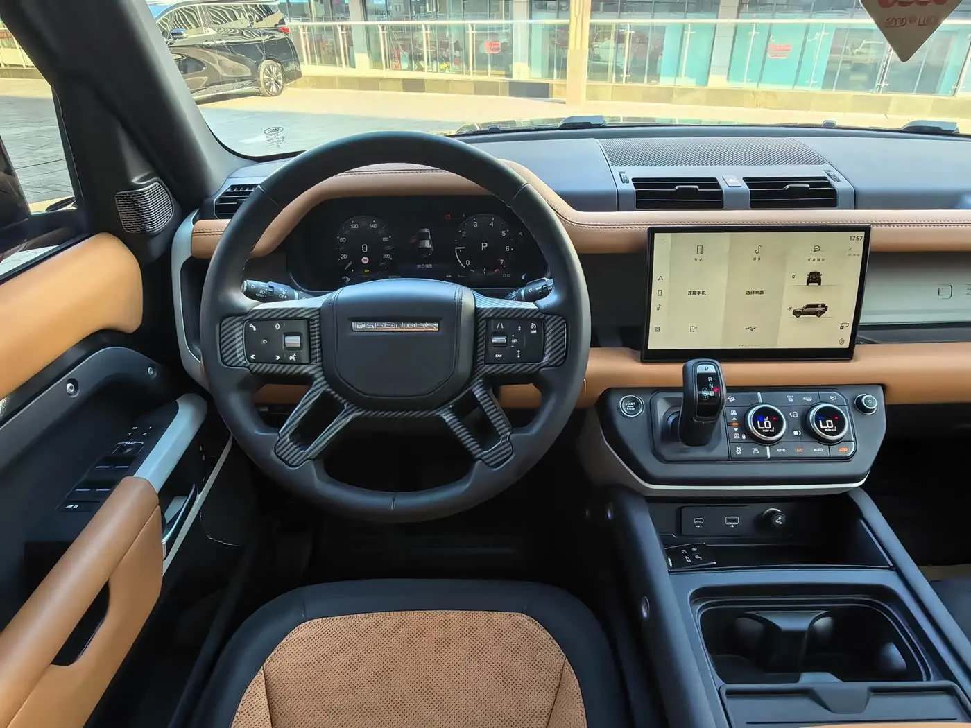Land Rover Defender 2023 — Фото 13/20