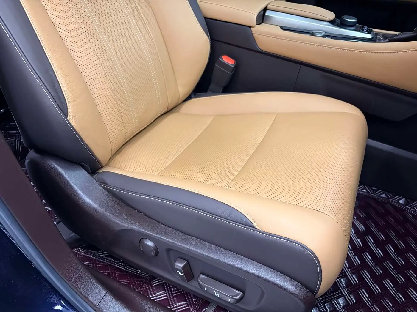 Lexus RX 2019 — Фото 16/20