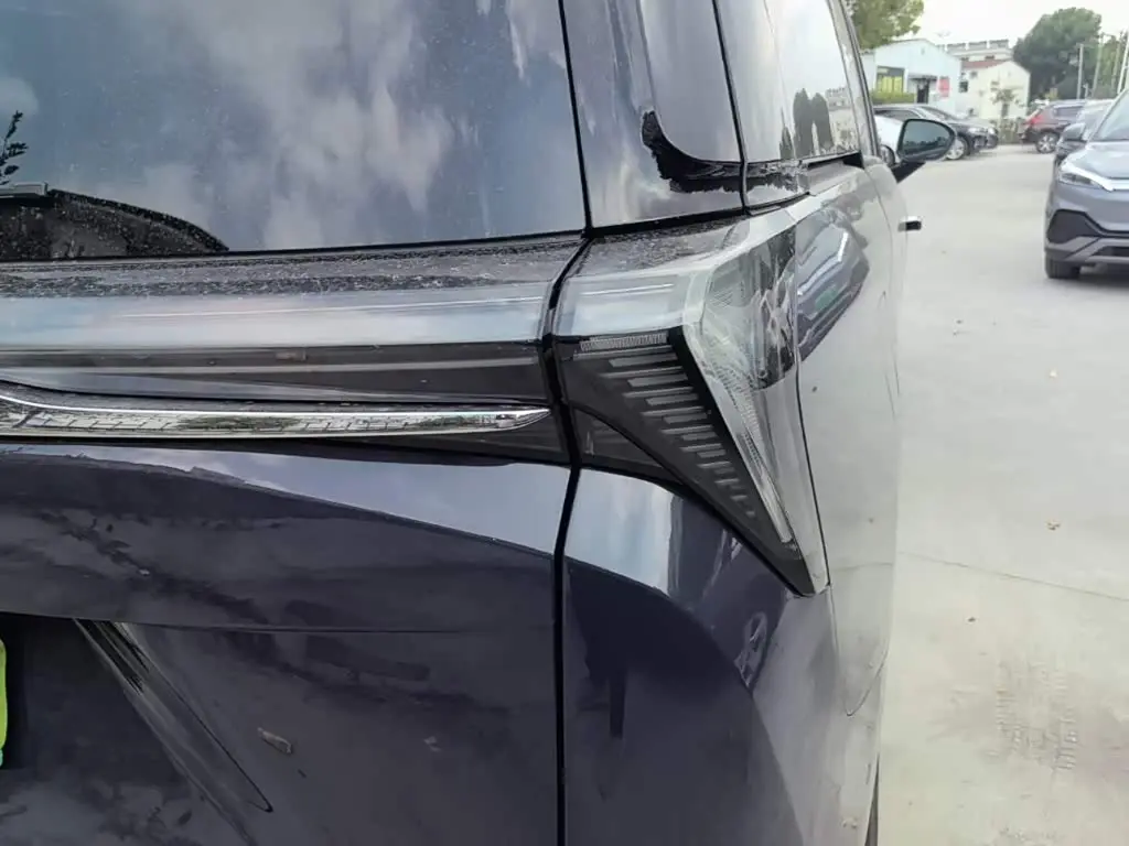 Buick GL8 New Energy 2025 — Photo 8/20