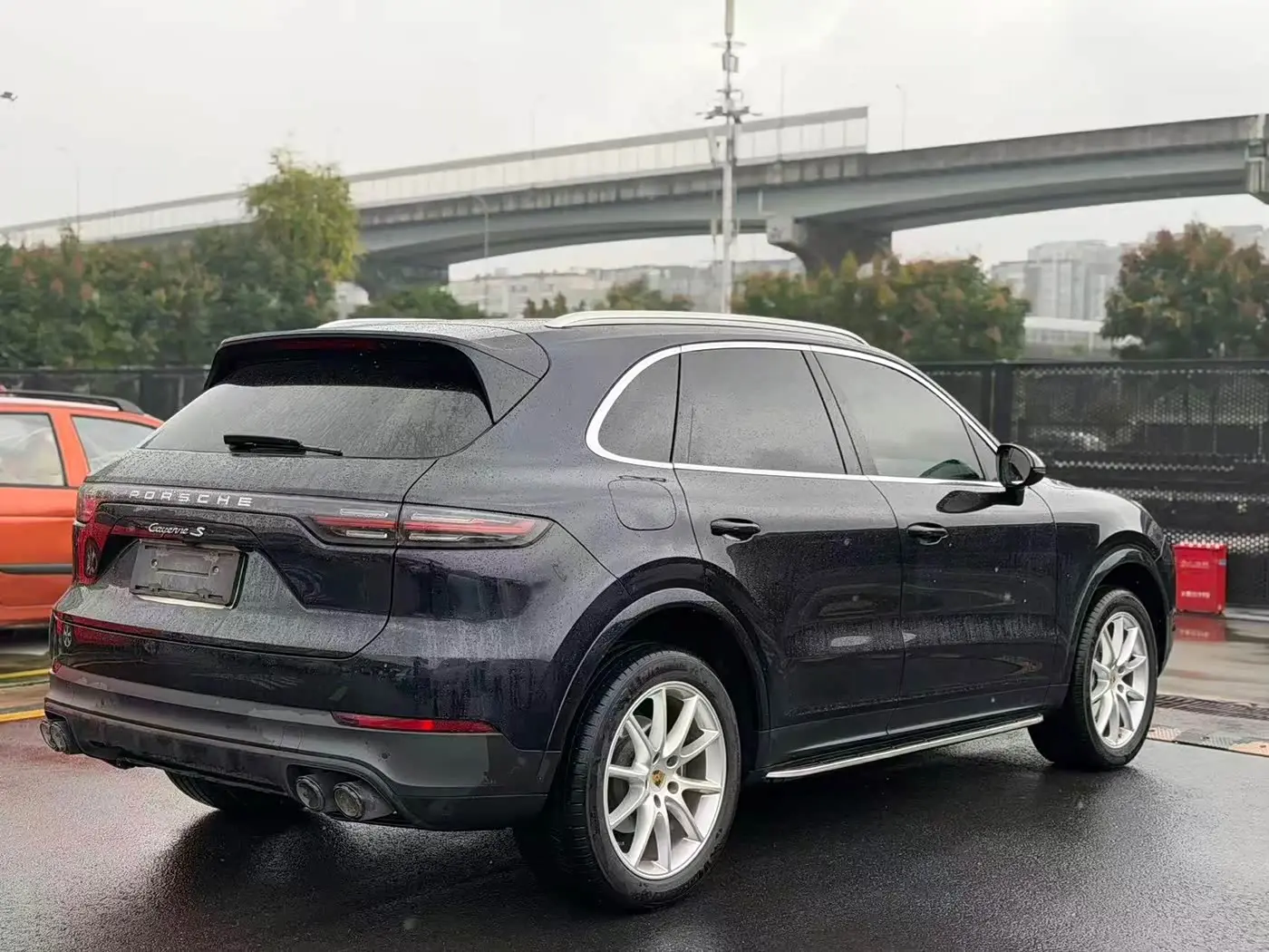 Porsche Cayenne 2022 — Photo 8/9