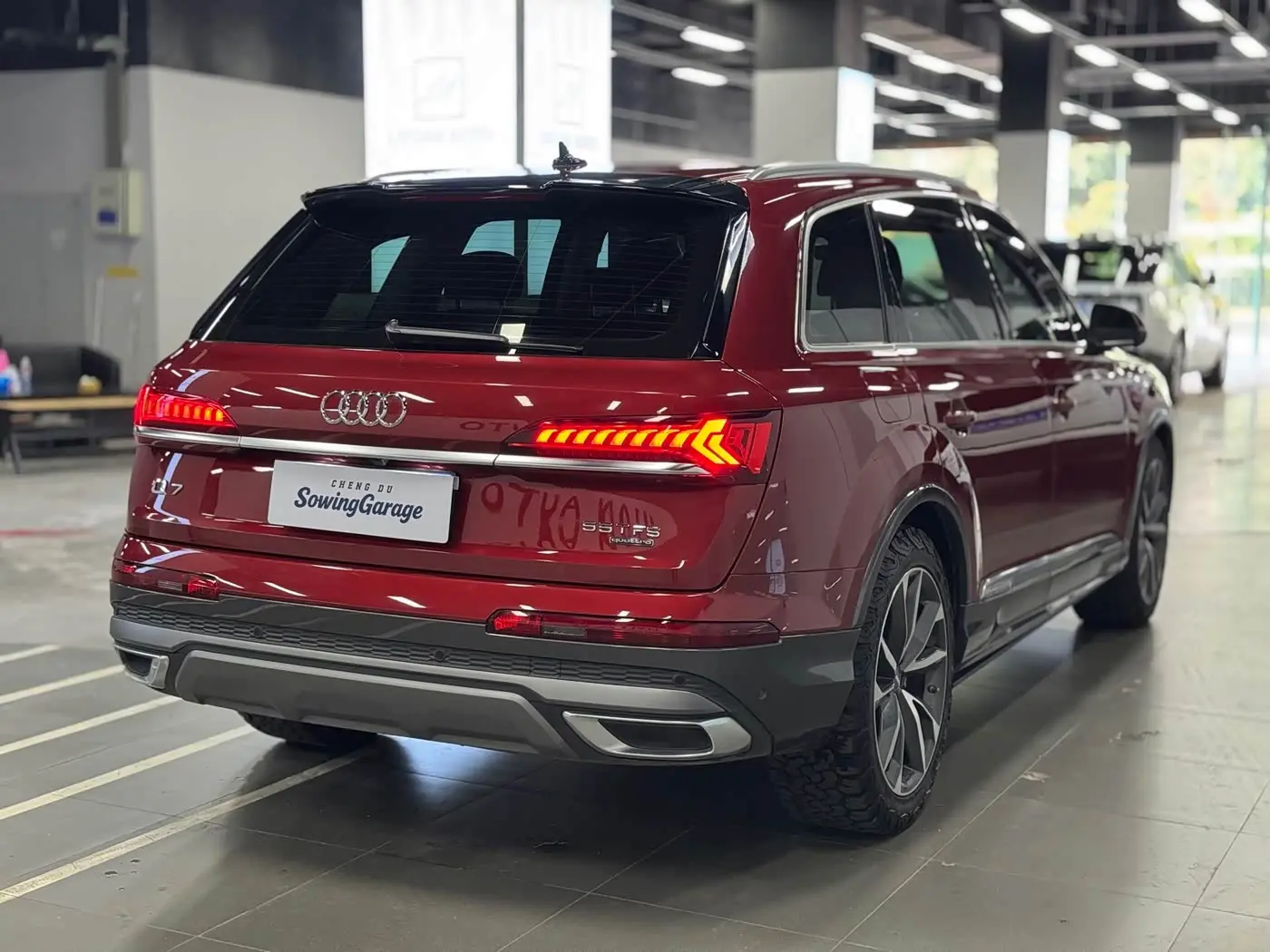 Audi Q7 2021 — Photo 8/15
