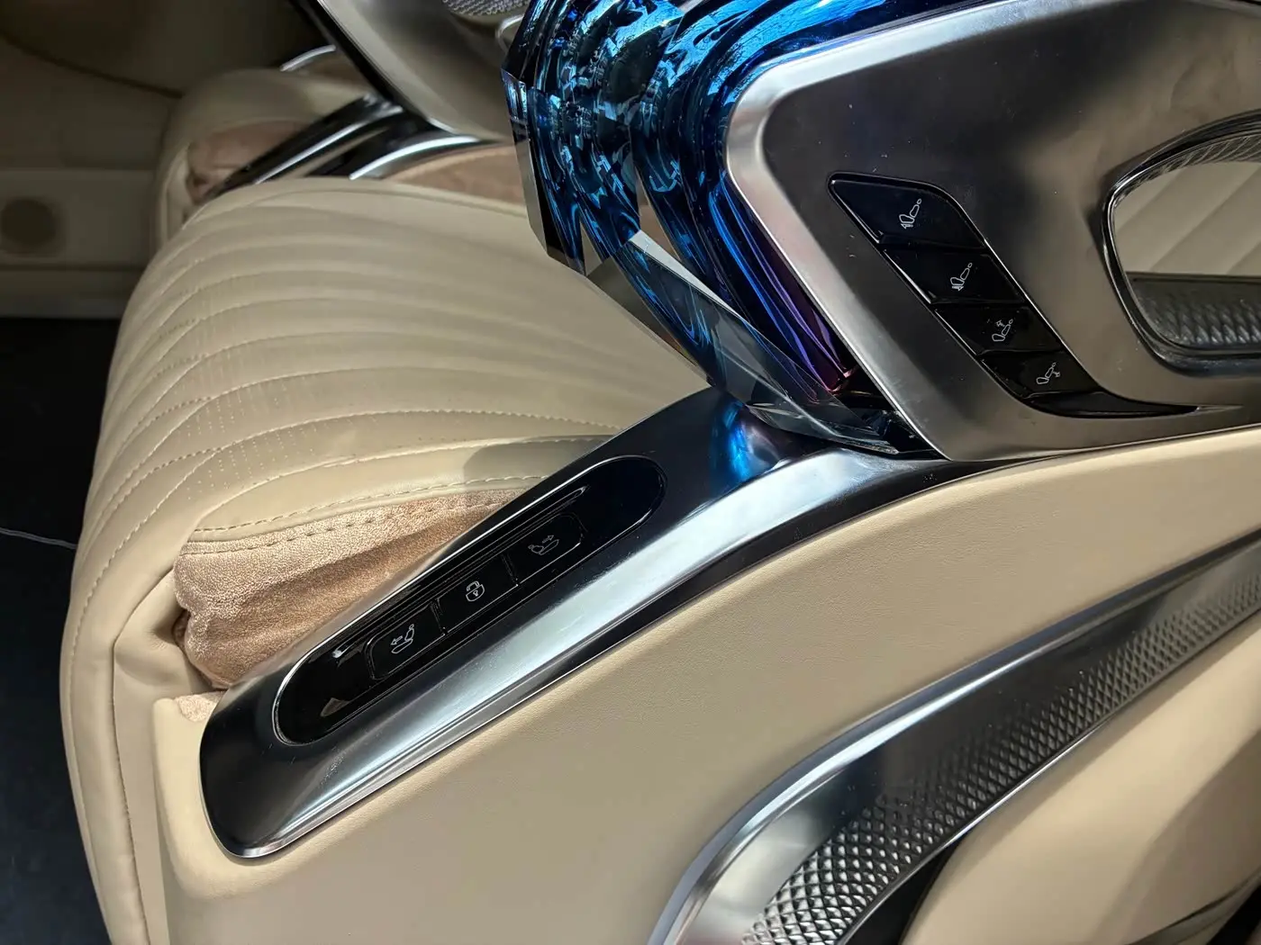 Nissan Quest 2015 — Фото 6/12