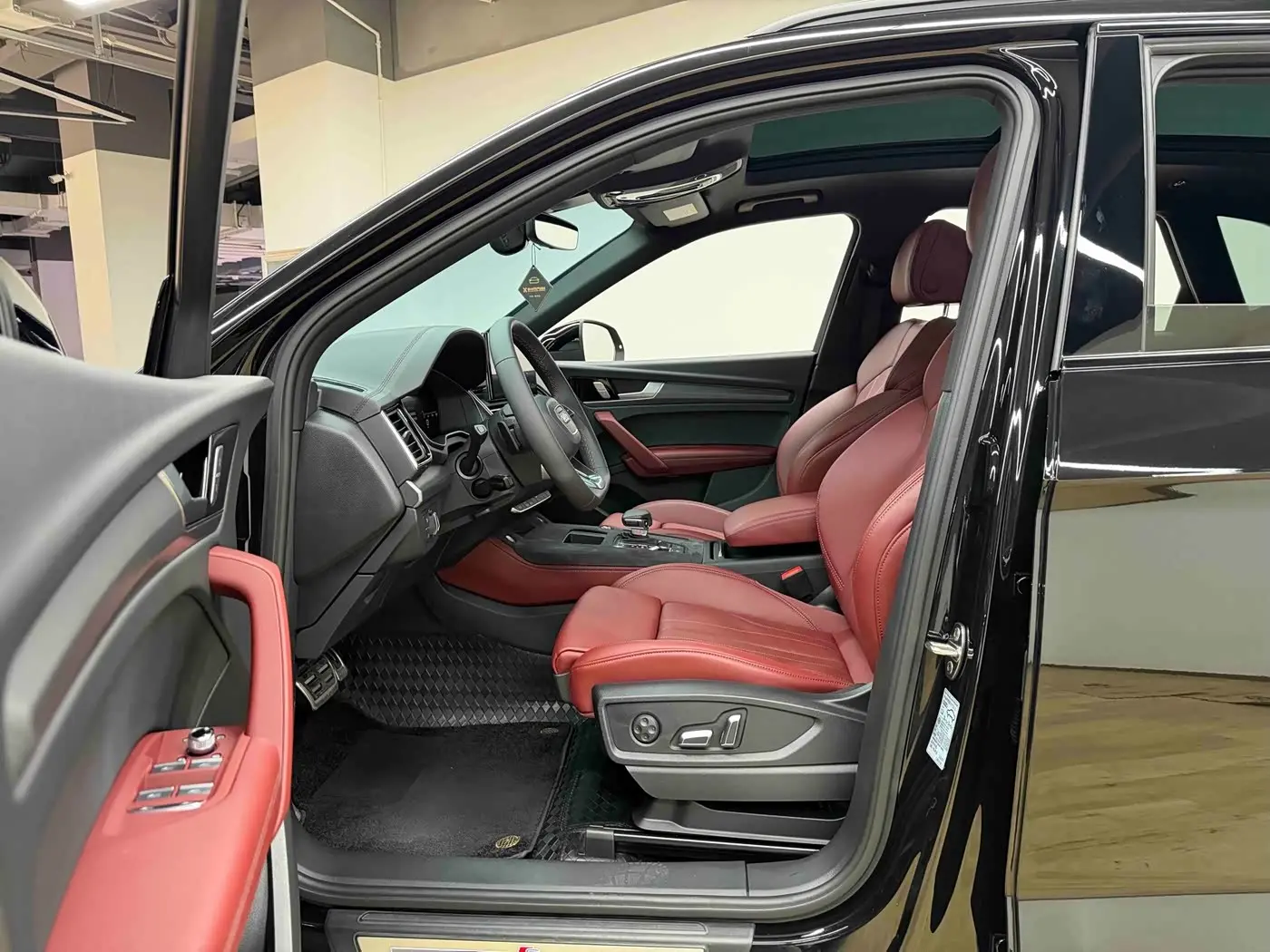 Audi Q5L 2024 — Photo 9/20