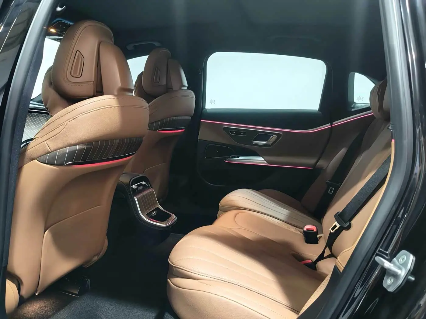 Mercedes-Benz E-Class 2026 — Photo 5/9