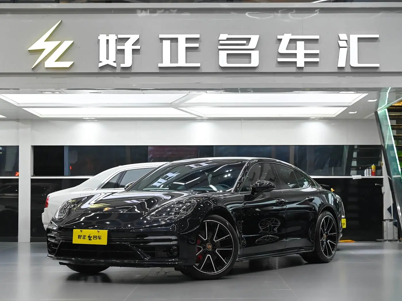 Porsche Panamera 2023 — Photo 1/20
