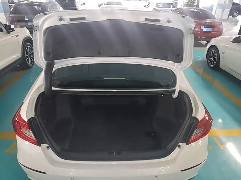 Honda Accord 2021 — Фото 19/20